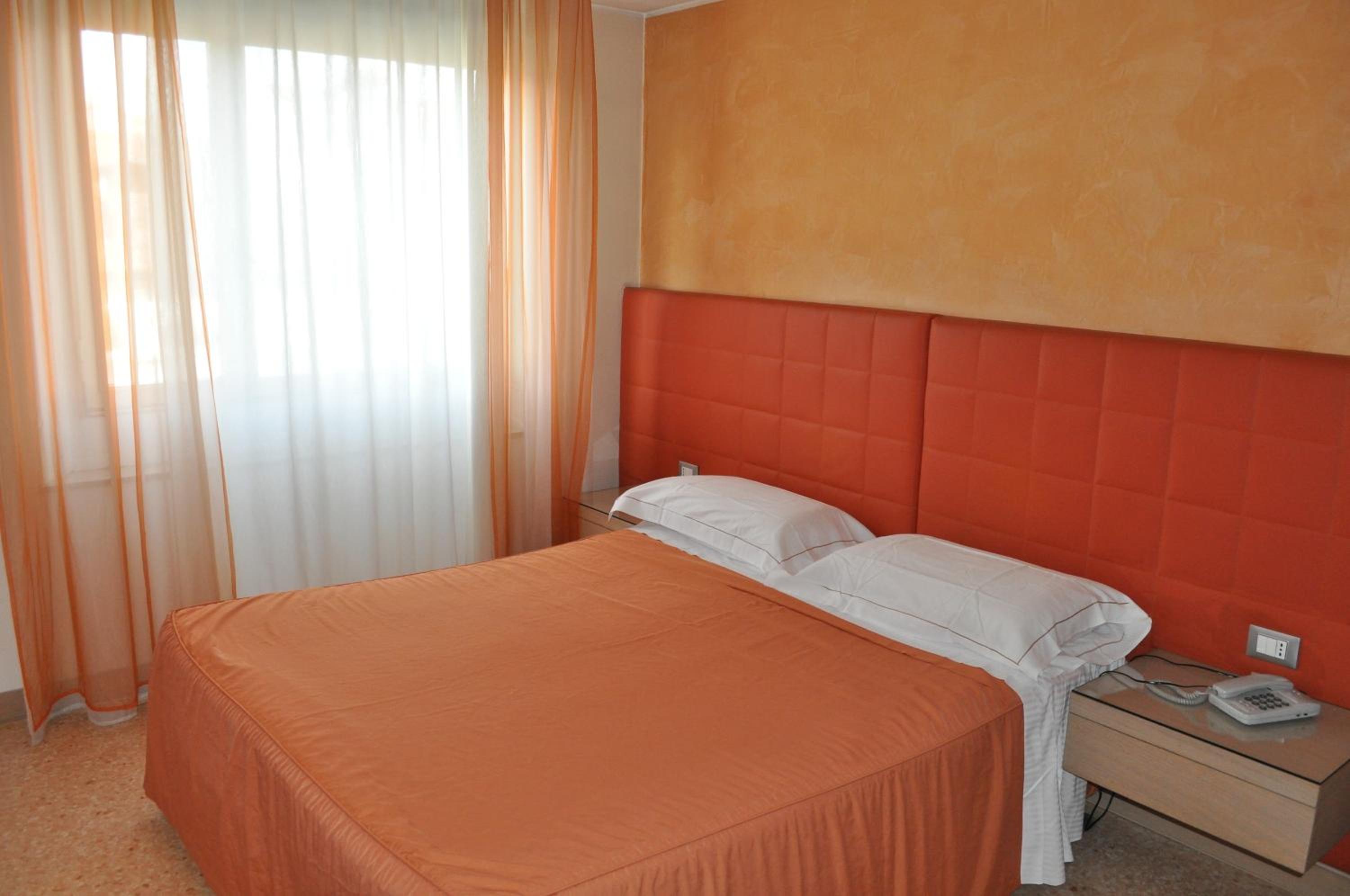 Double or Twin Room - Photo 11
