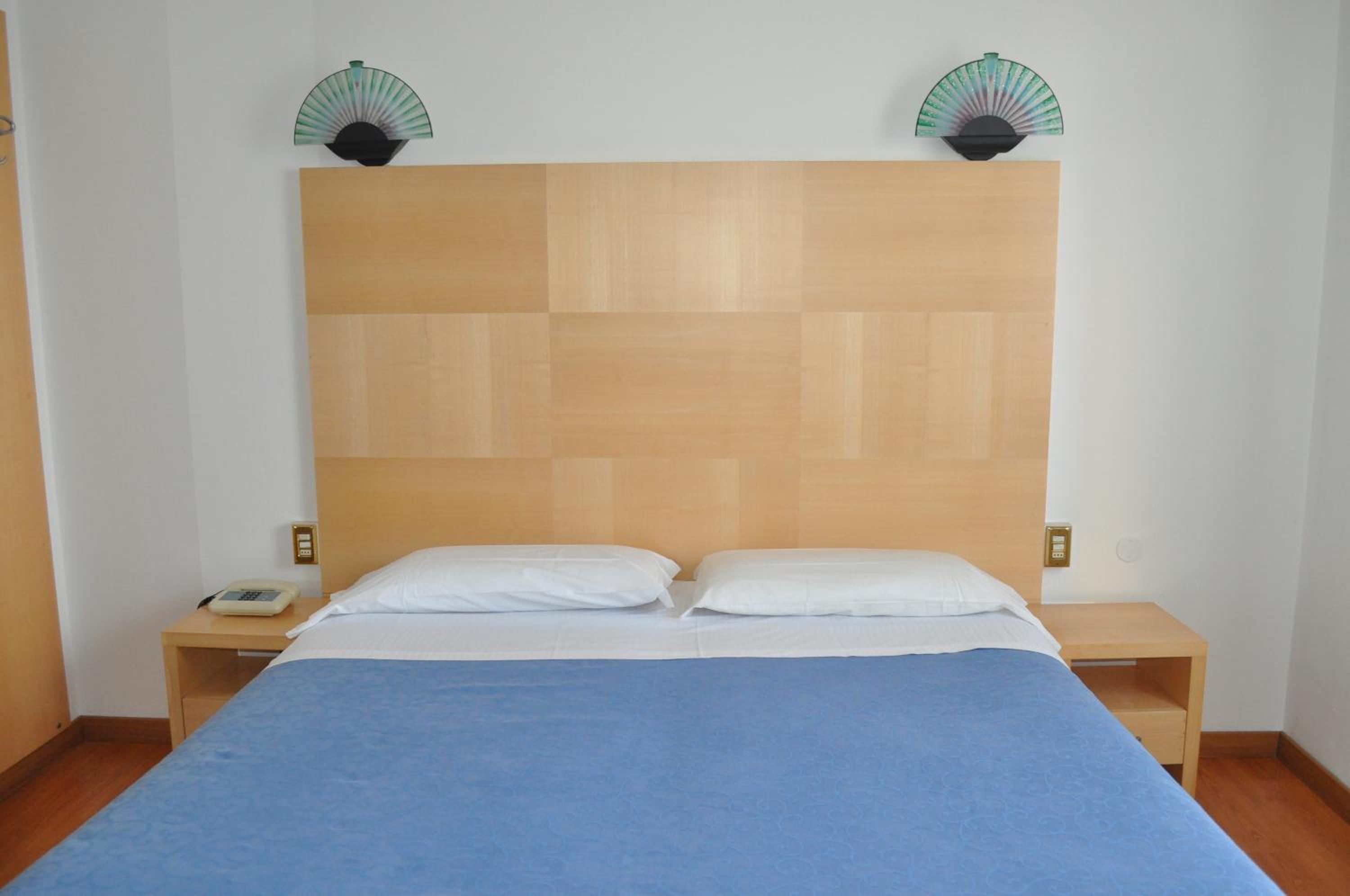 Double or Twin Room - Photo 6