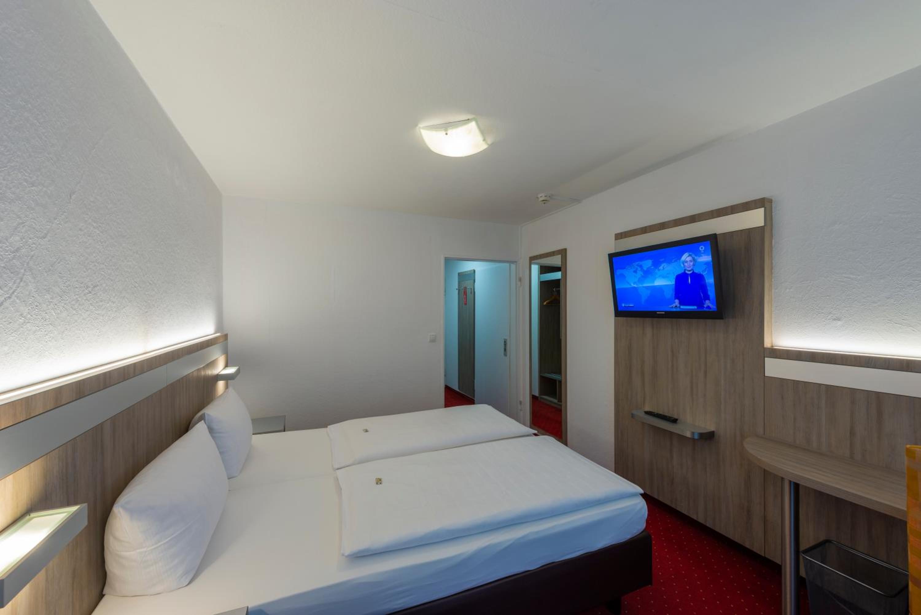 Double Room - Photo 7