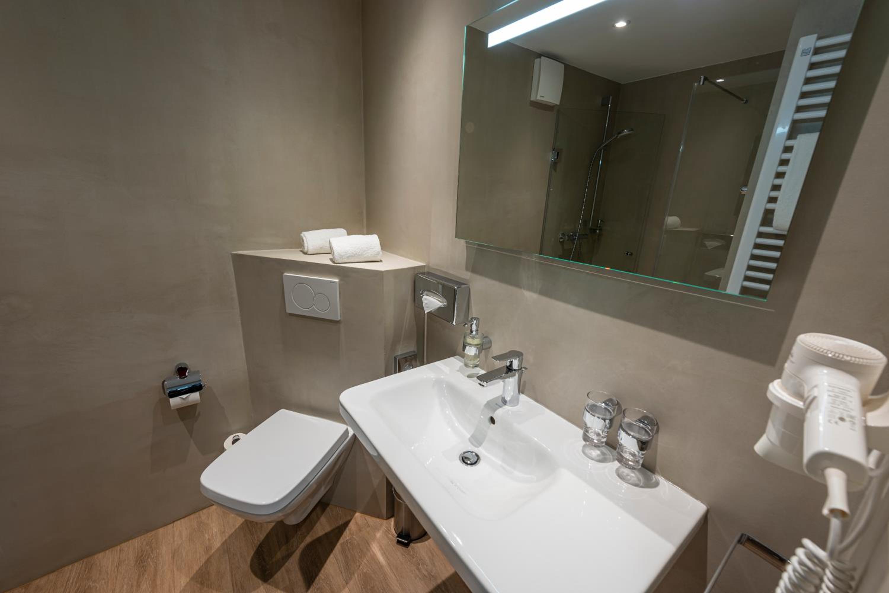 Double Room - Photo 5