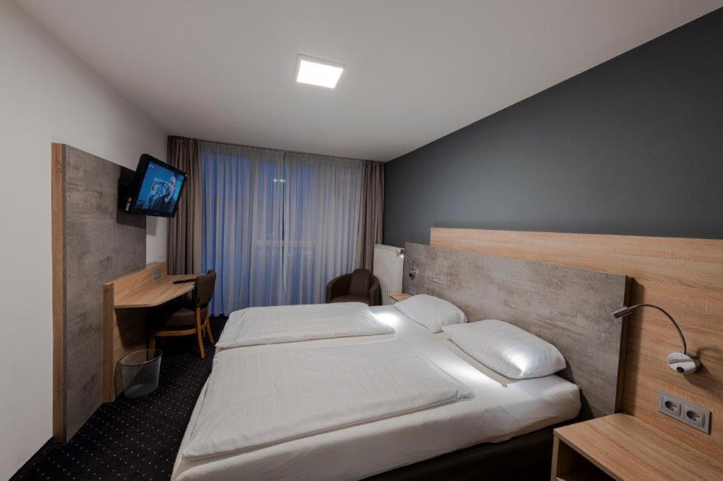 Double Room - Photo 11