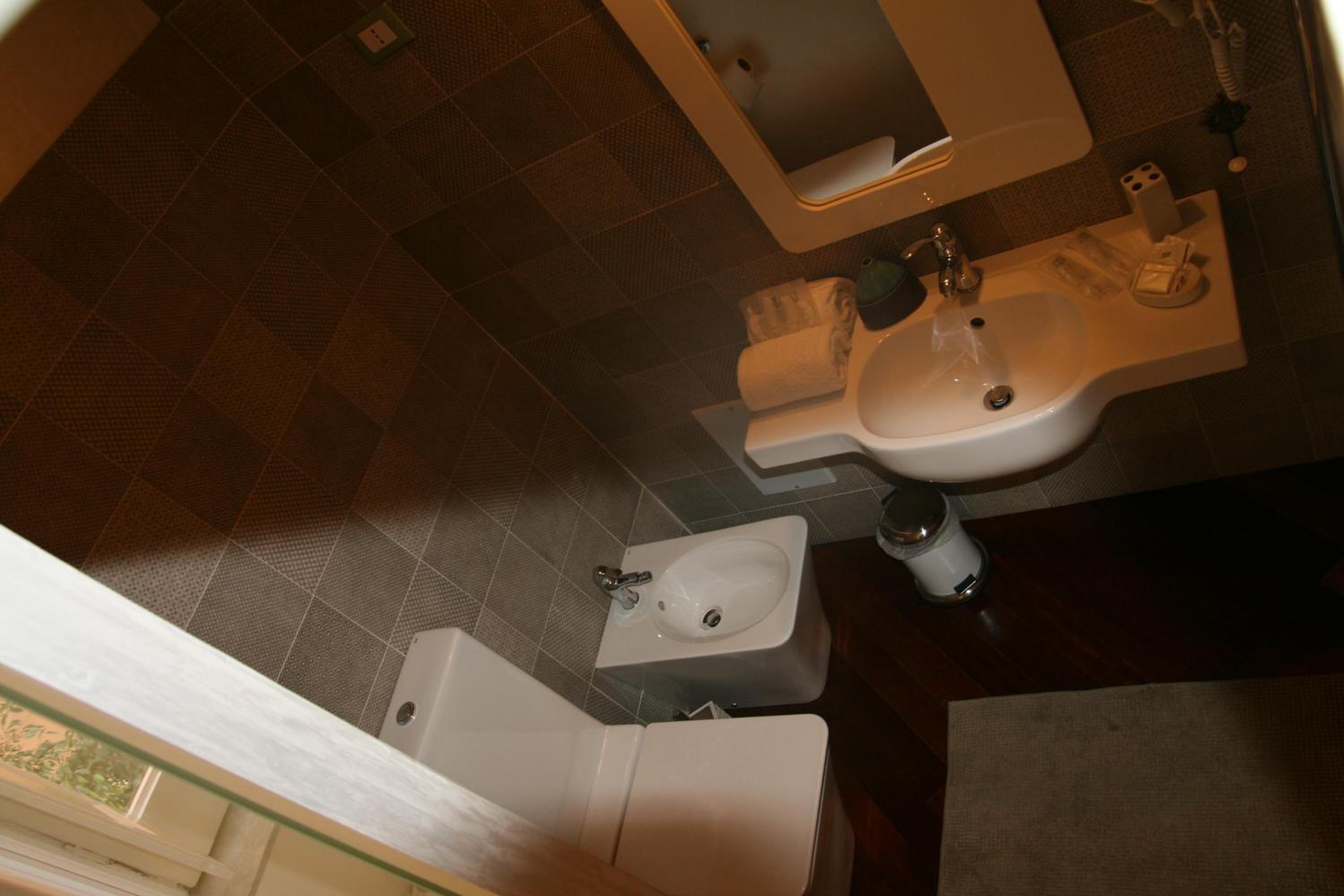 One-Bedroom Apartment - Separate Building photo 2
