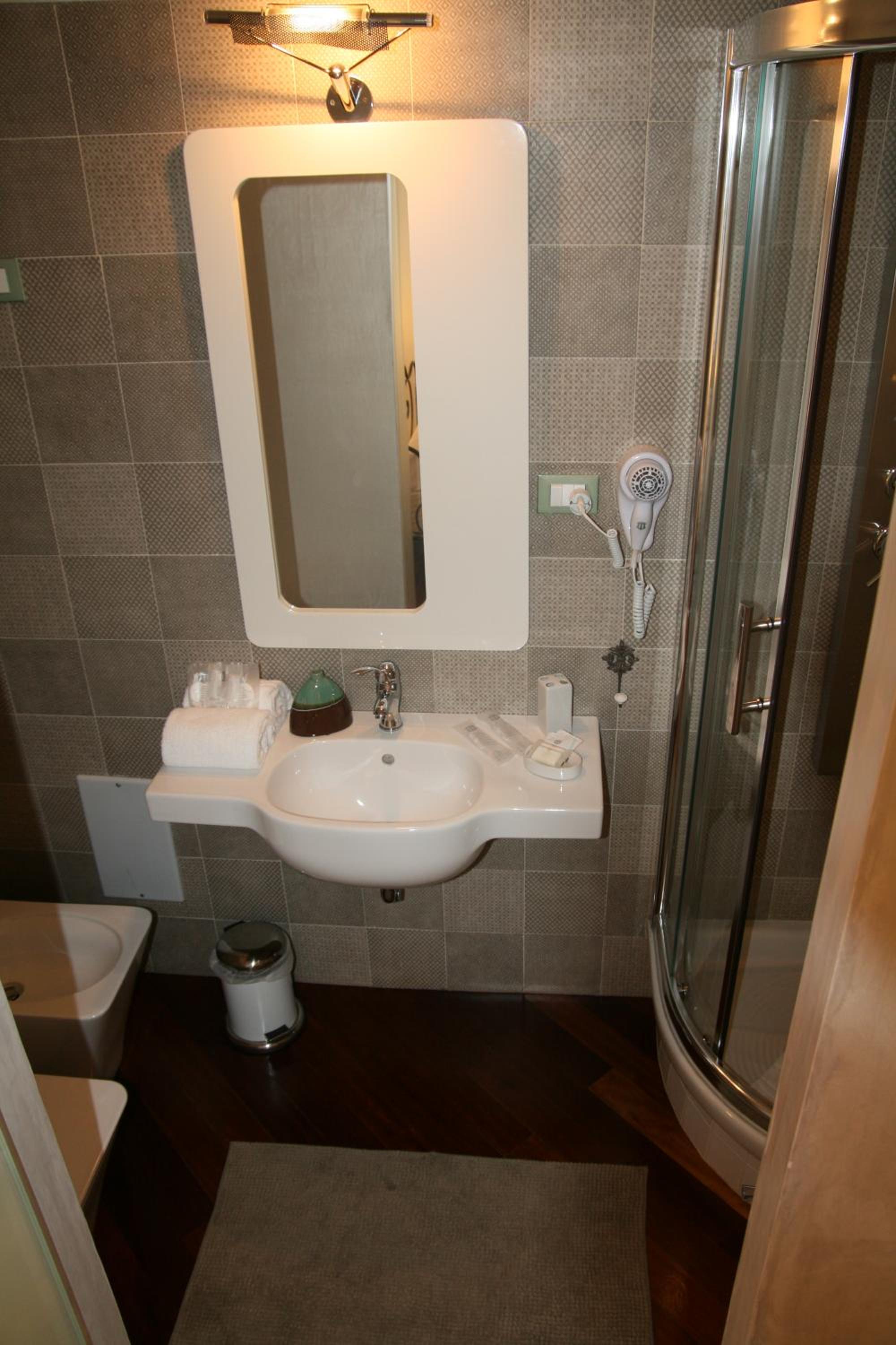 One-Bedroom Apartment - Separate Building photo 3