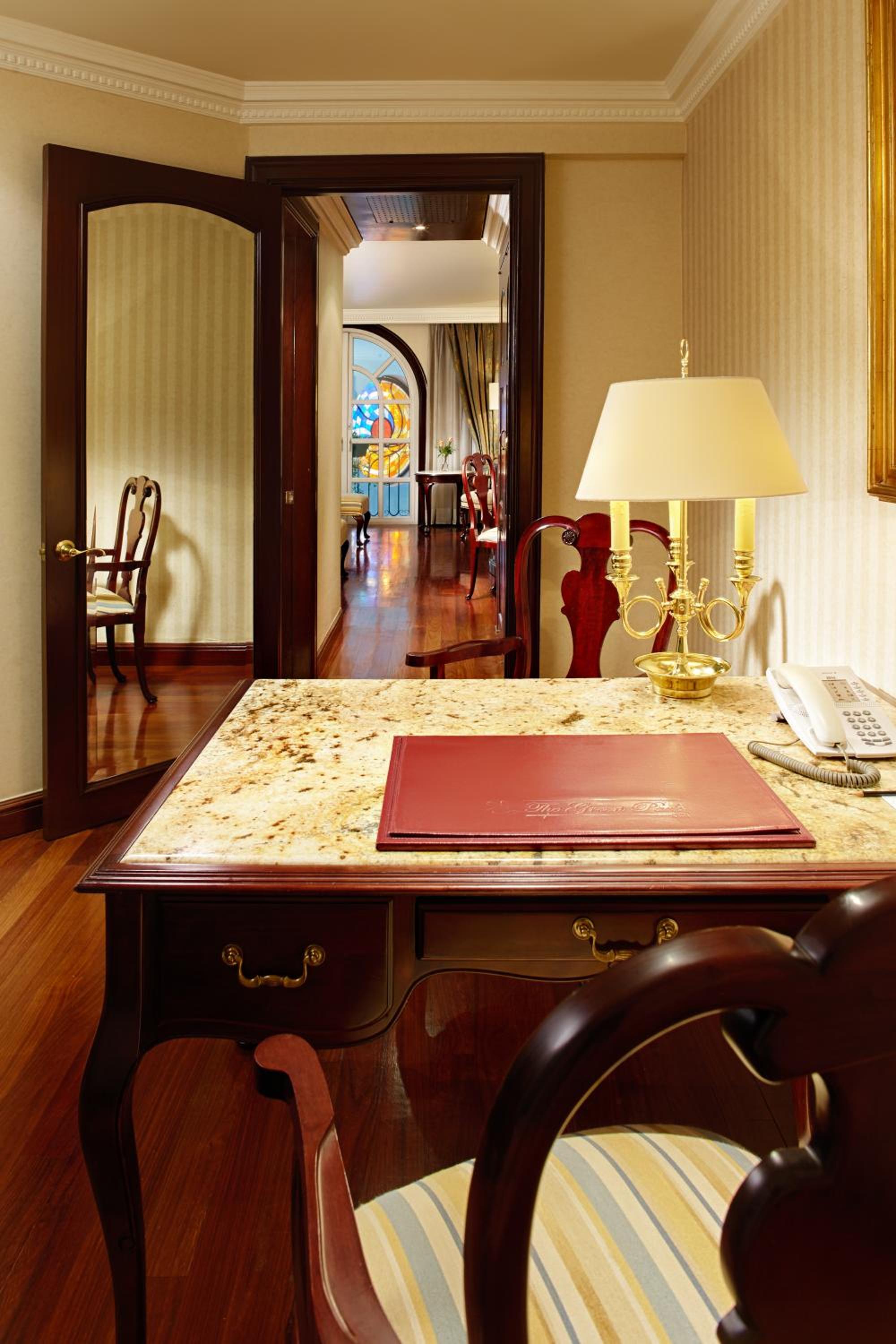 Deluxe Suite photo 2