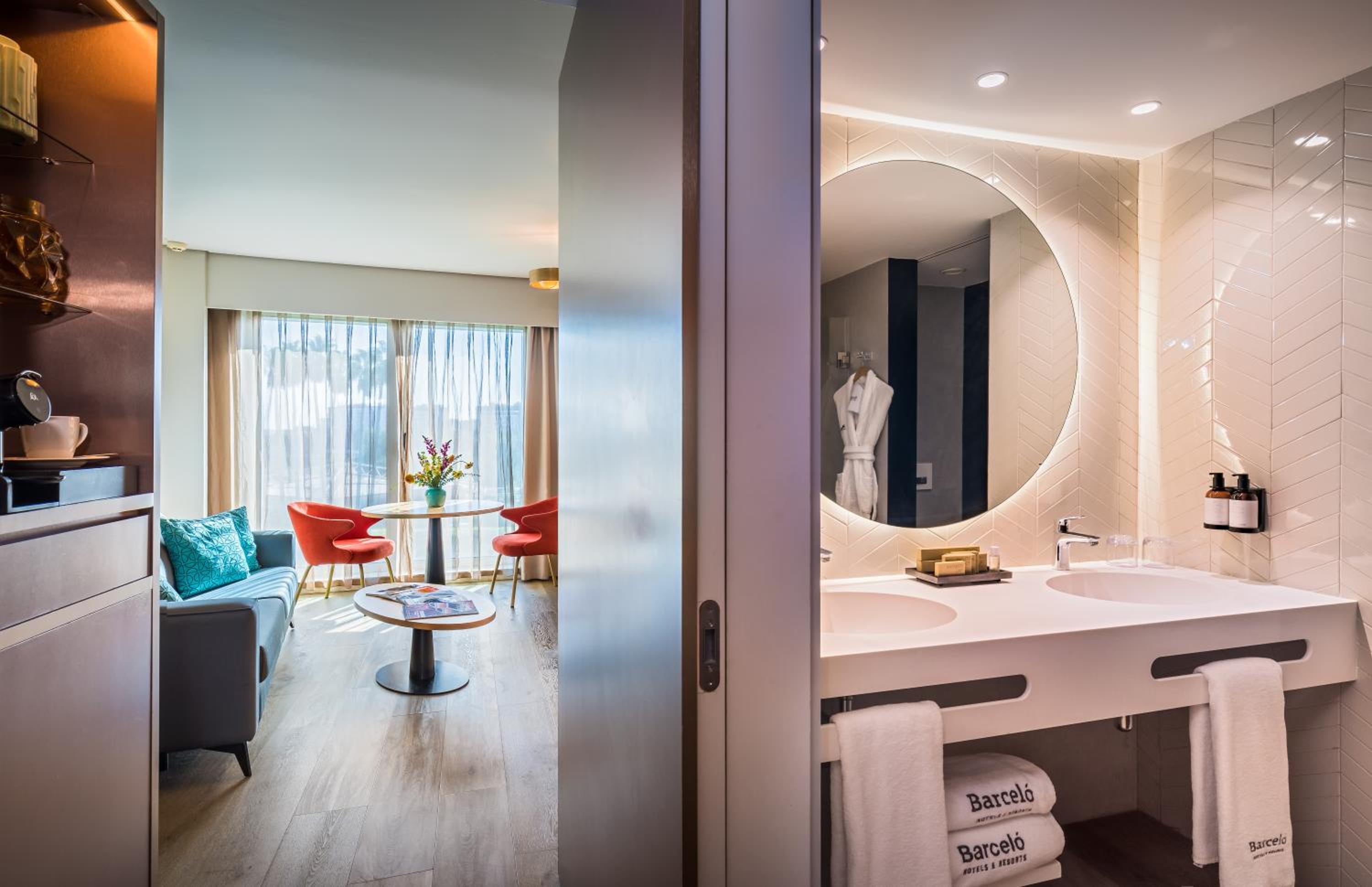 Premium Family Room (2 adults + 2 children)