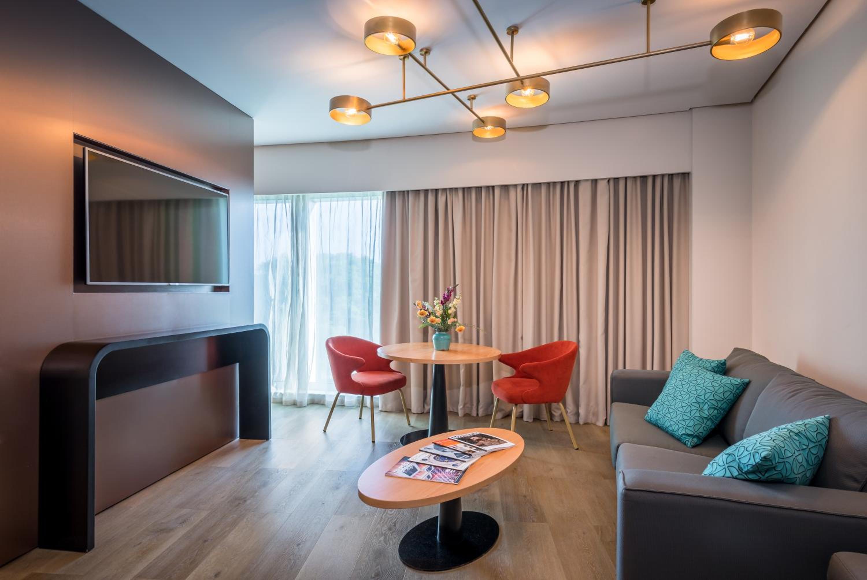 Family Suite Deluxe (2 Adults + 2 Children)
