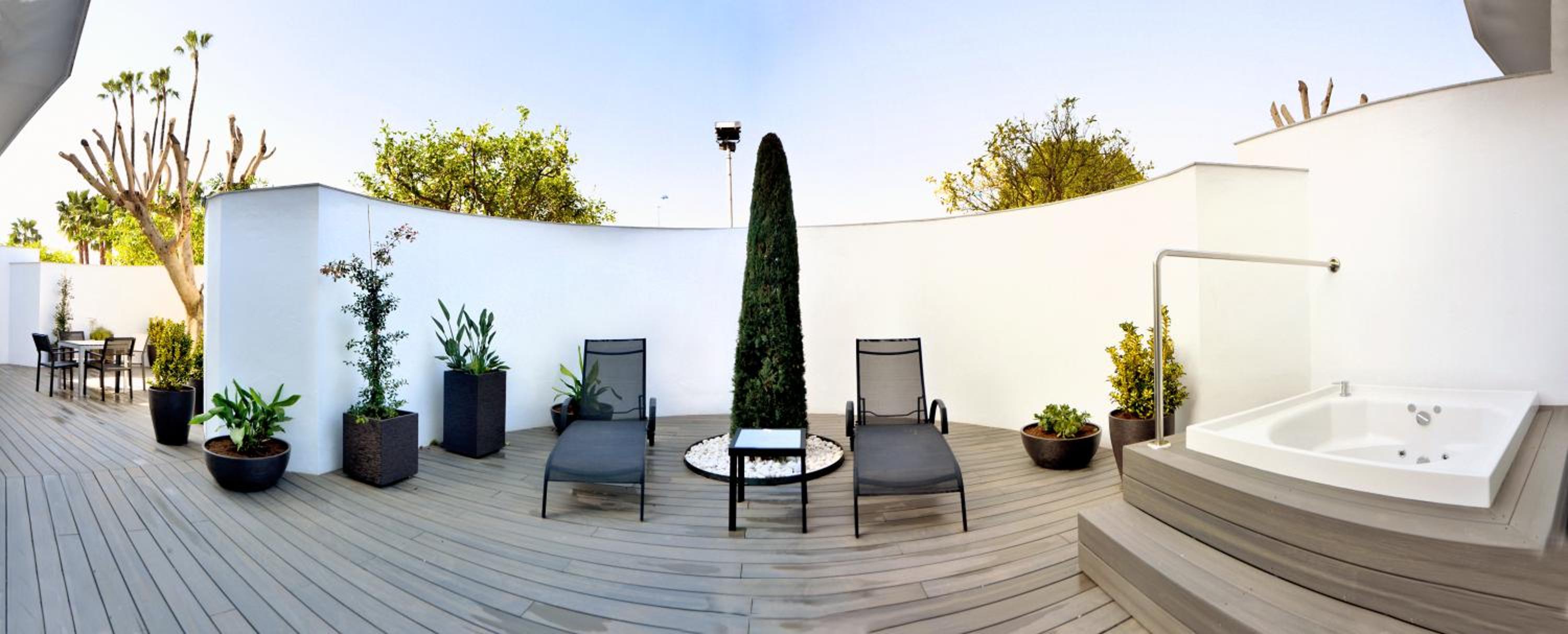 Suite with Hot Tub in Terrace (2 adults)