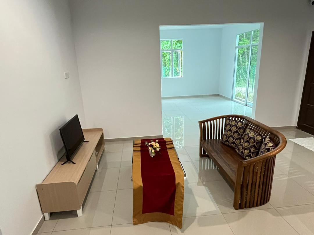 Family Room with Private Bathroom - Photo 2