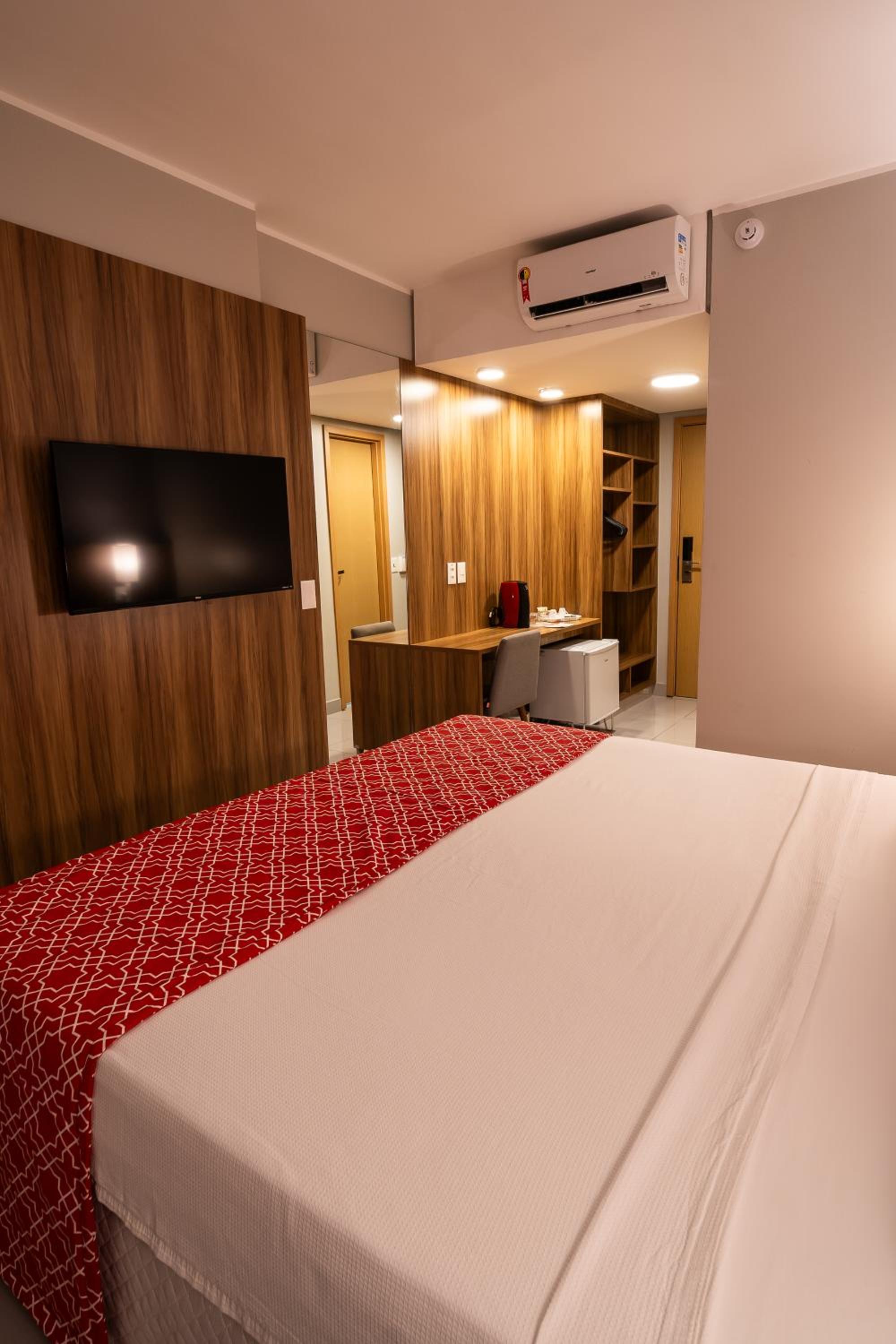Deluxe Room - Photo 7