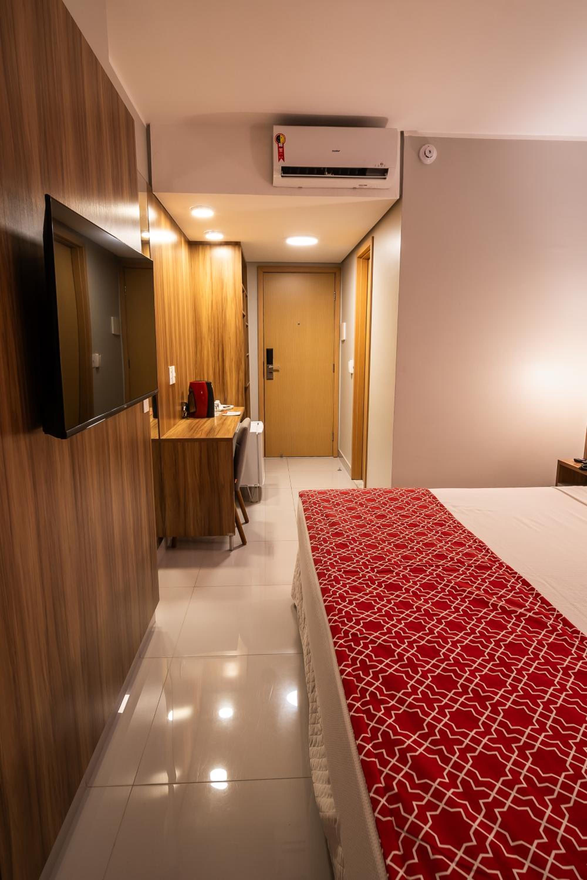 Deluxe Room - Photo 8