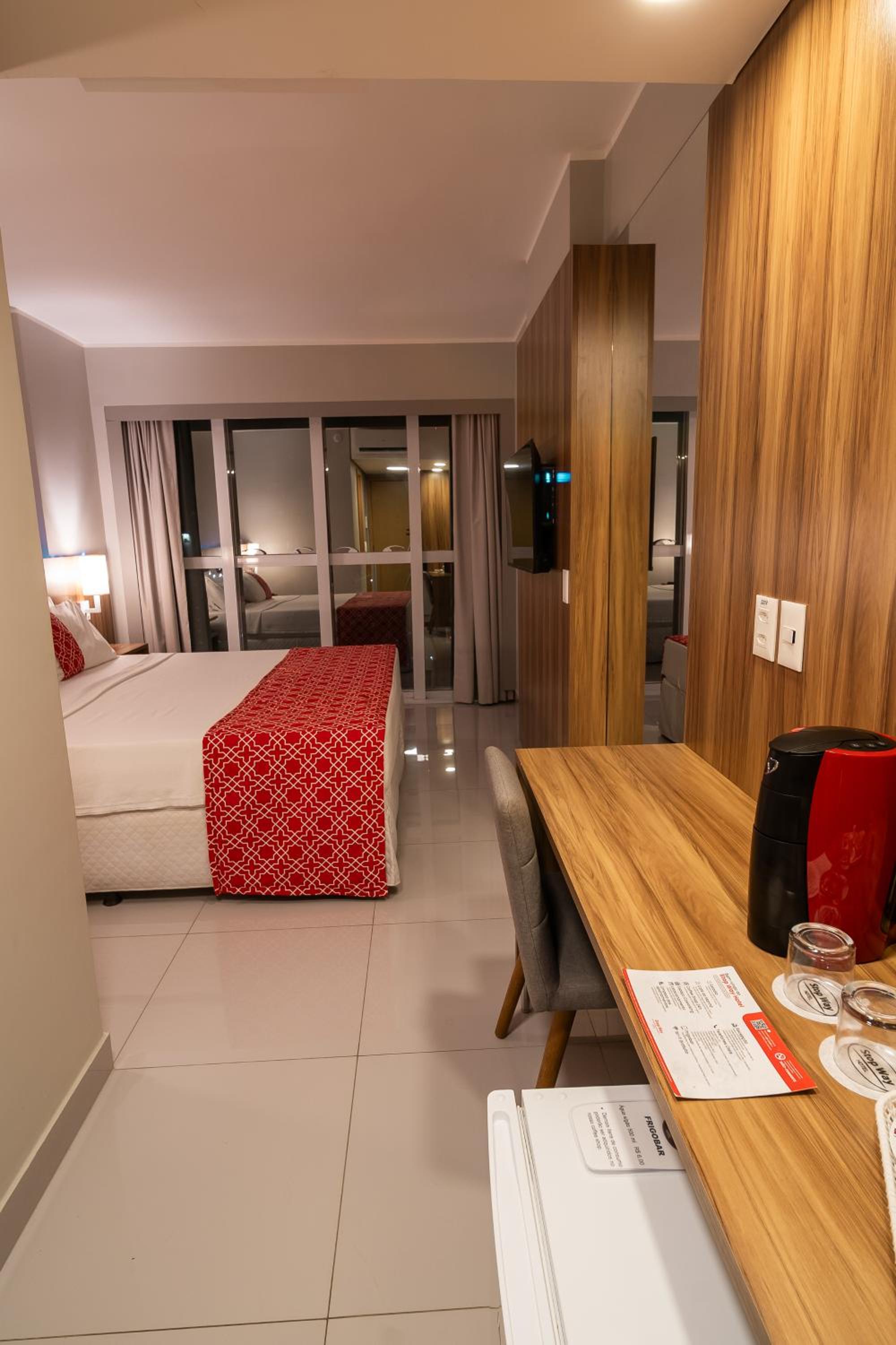 Deluxe Room - Photo 11