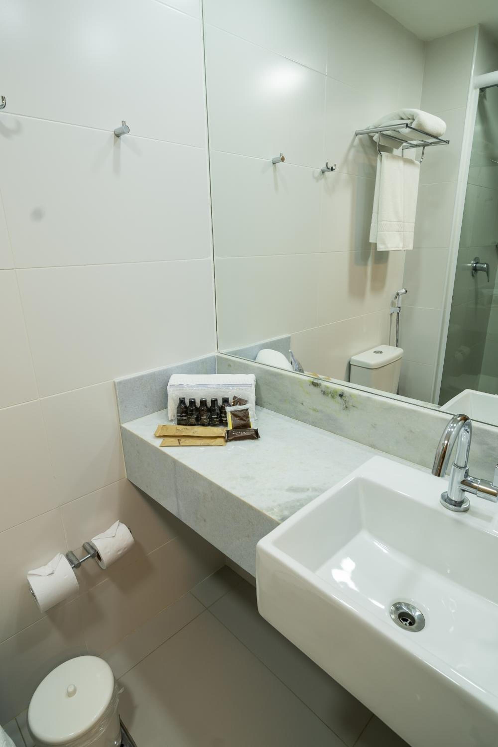 Deluxe Room - Photo 12