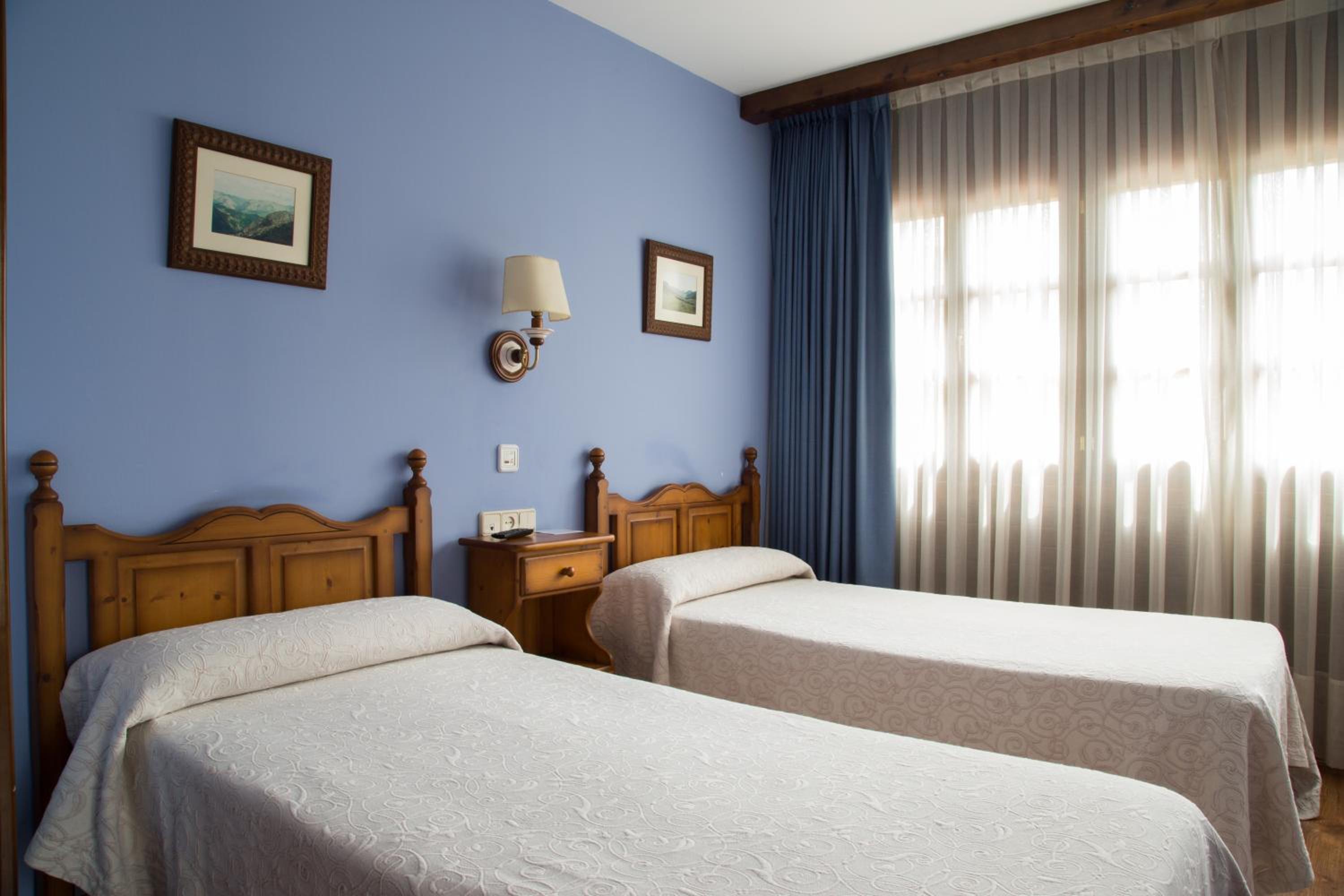 Double or Twin Room - Photo 13