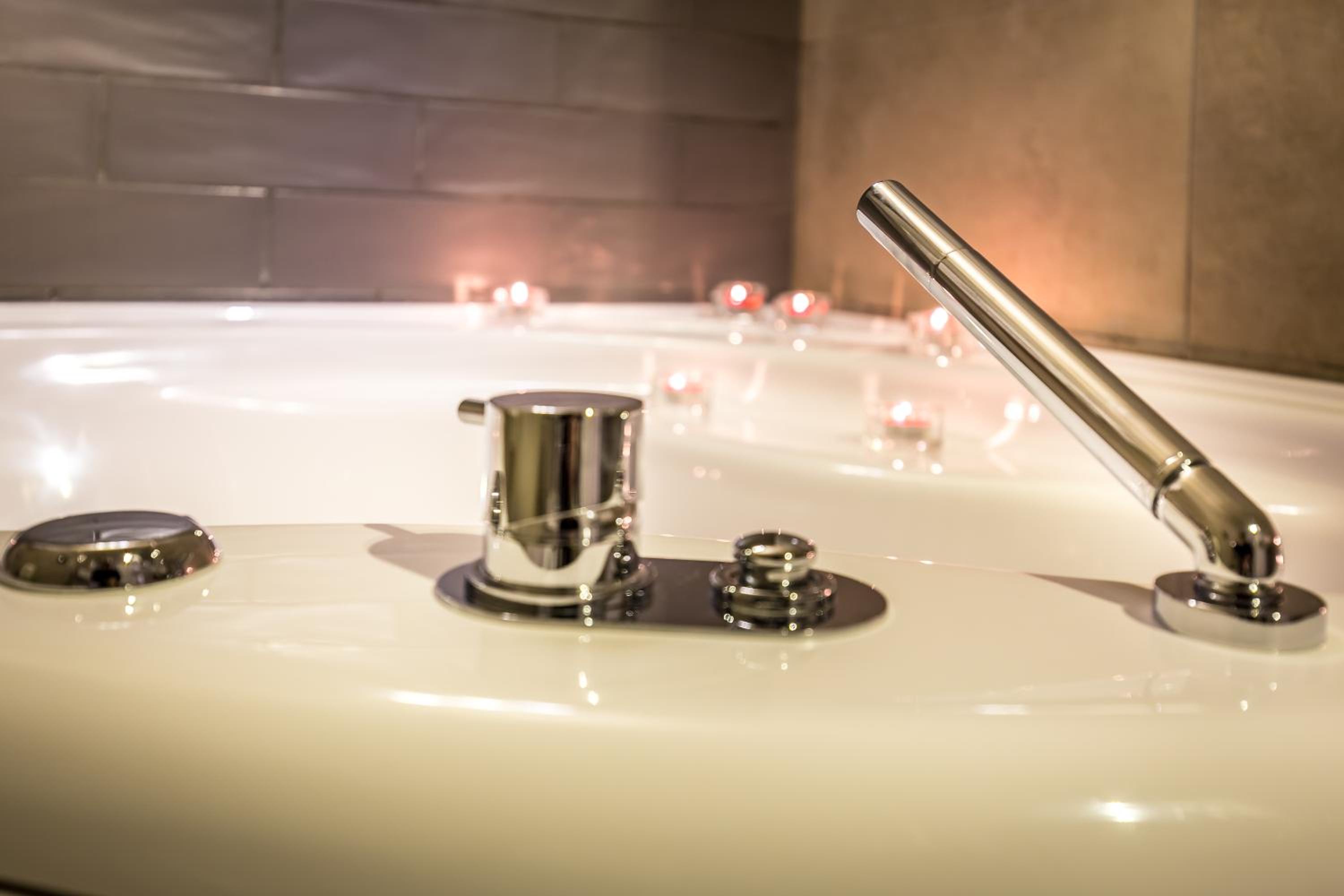 Deluxe Double Room with Spa Bath and Balcony photo 2