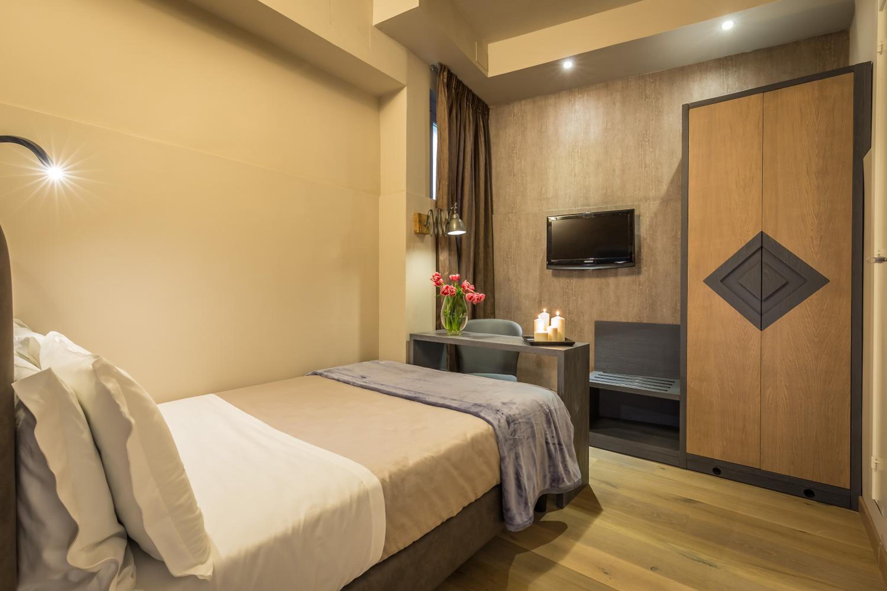Economy Double Room photo 2