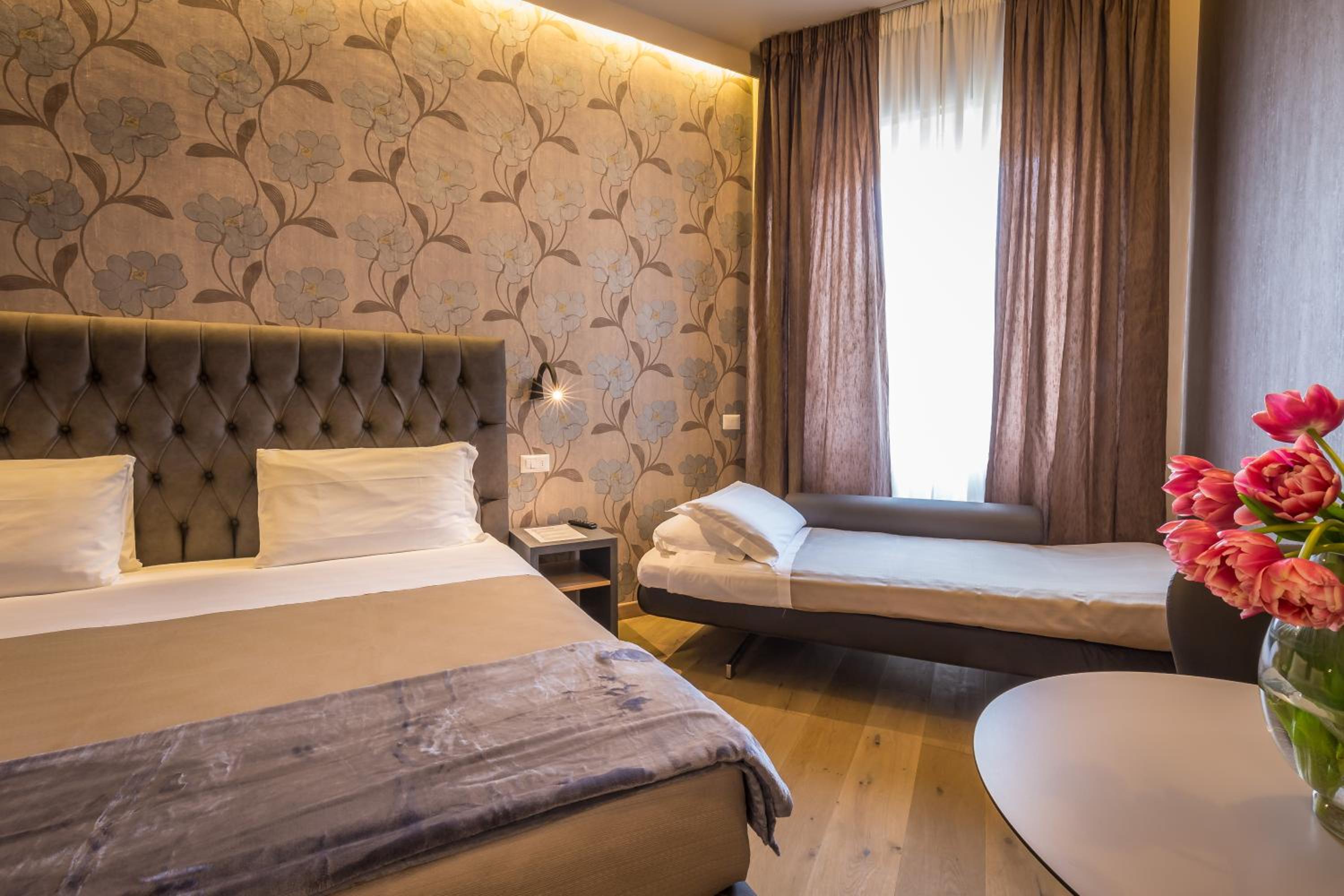 Large Double Room photo 2