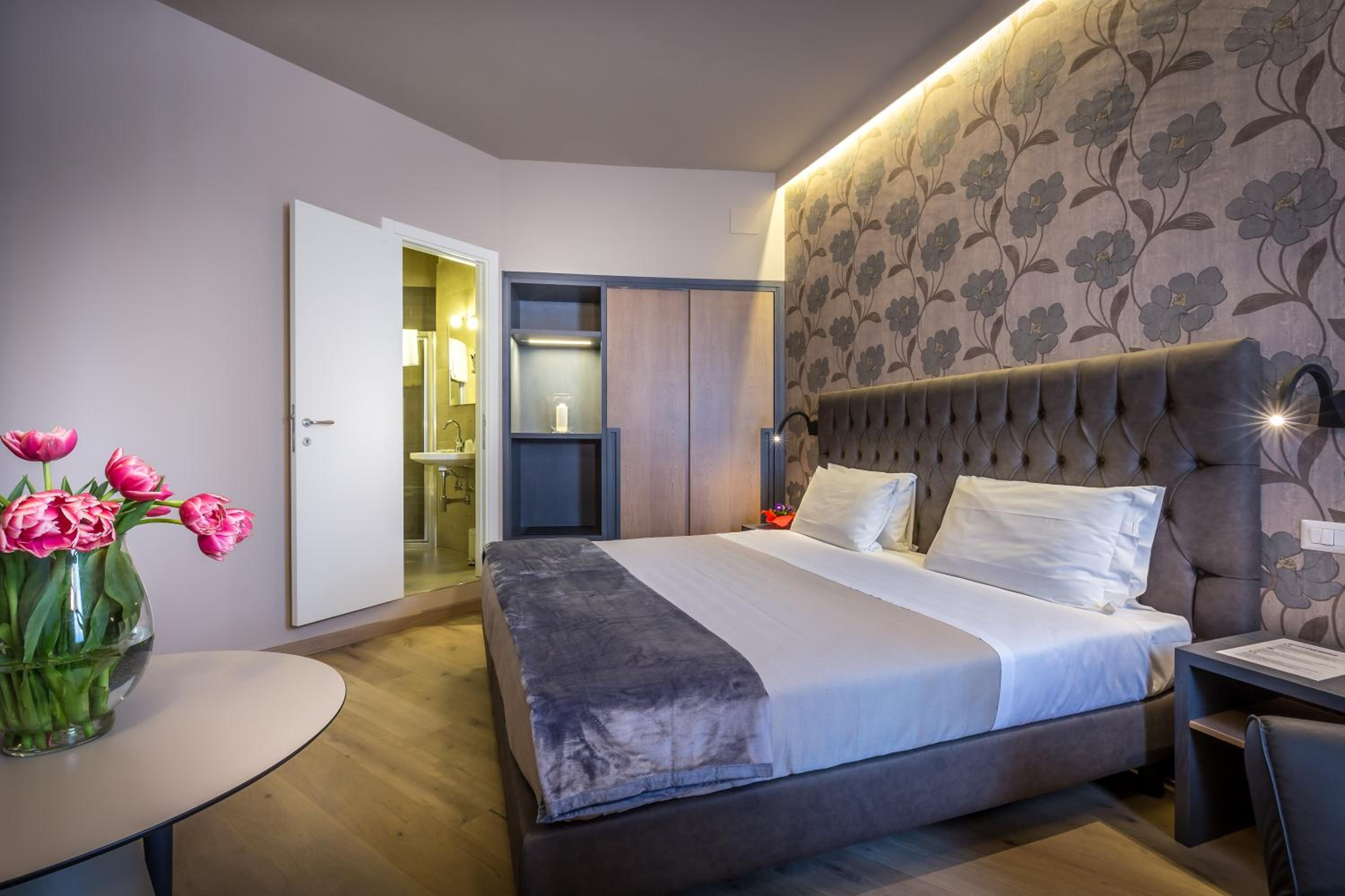 Large Double Room photo 1