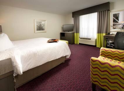 King Room with King Bed - Non-Smoking