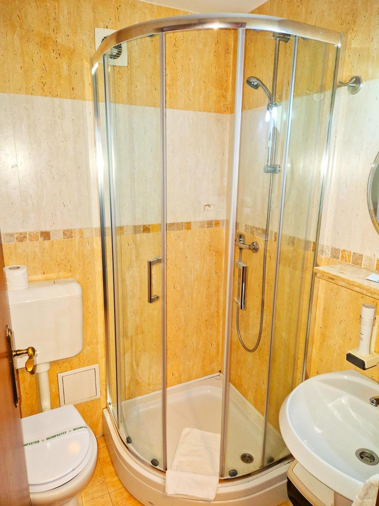 Triple Room - Photo 2