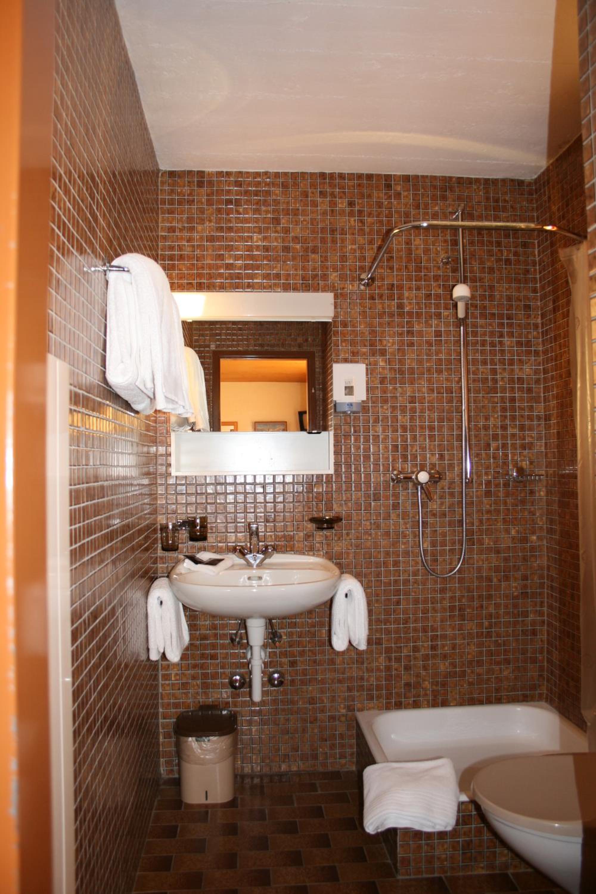 Standard Double or Twin Room - Photo 2