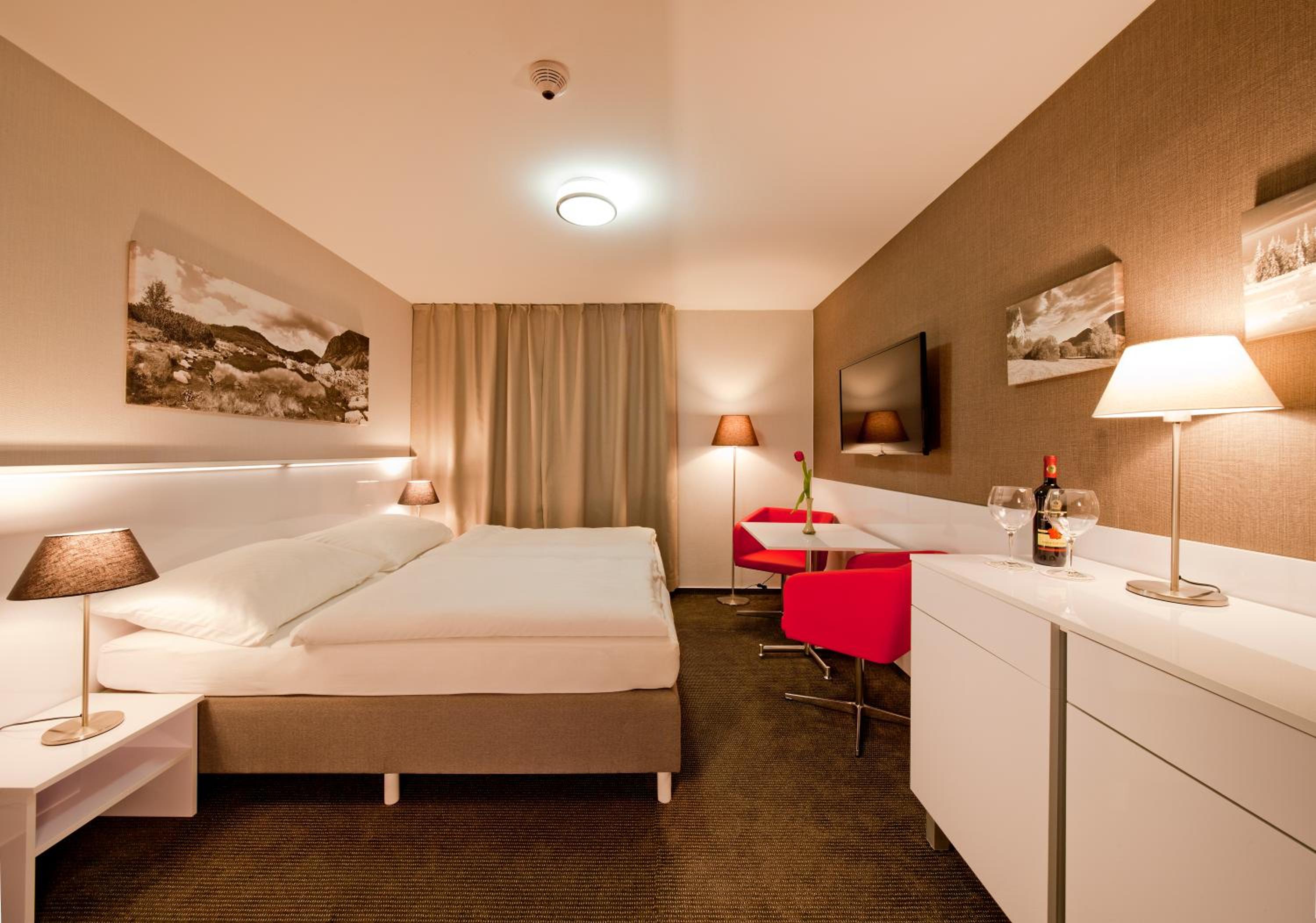 Standard Double or Twin Room photo 2