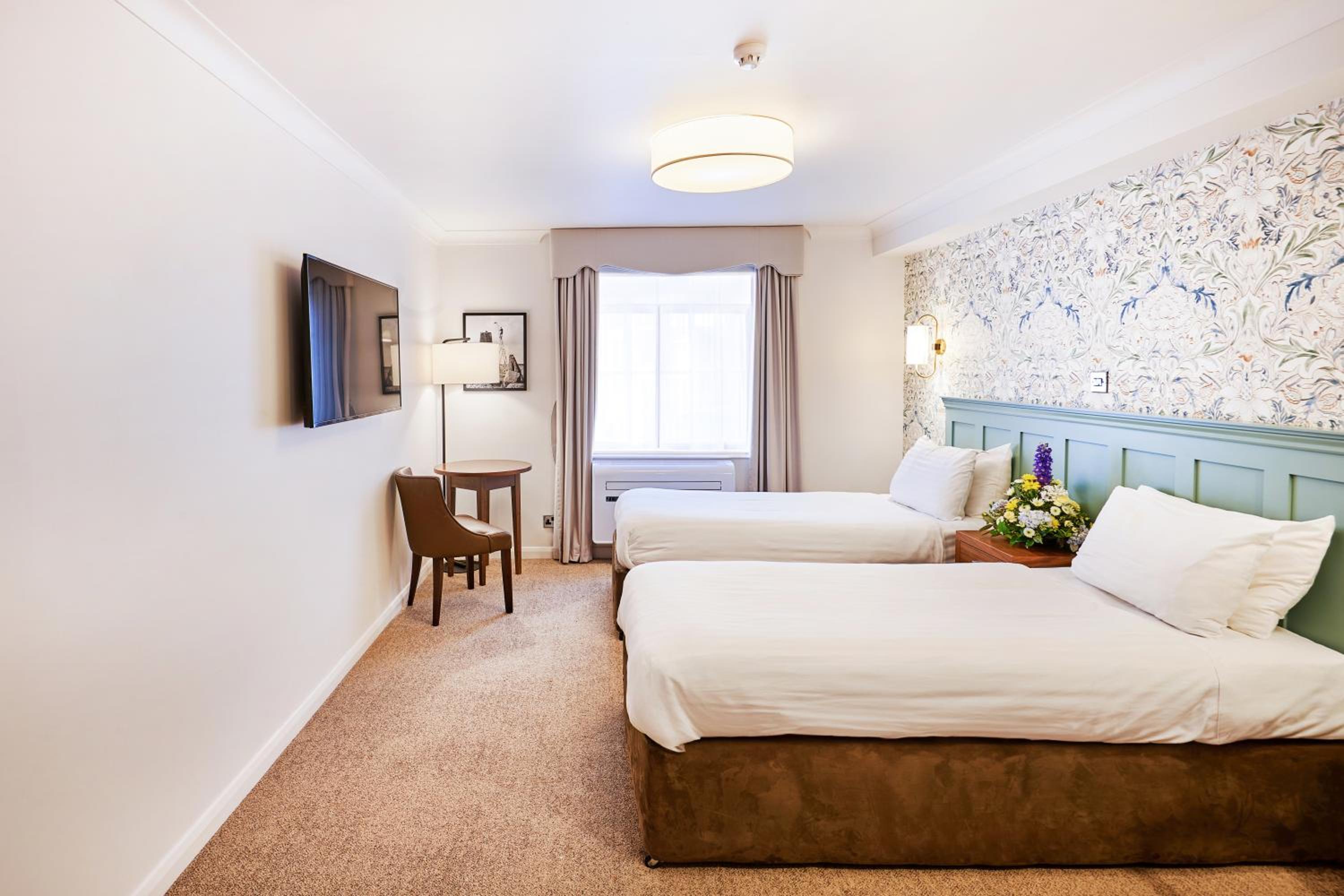 Premium Twin Room - Photo 6