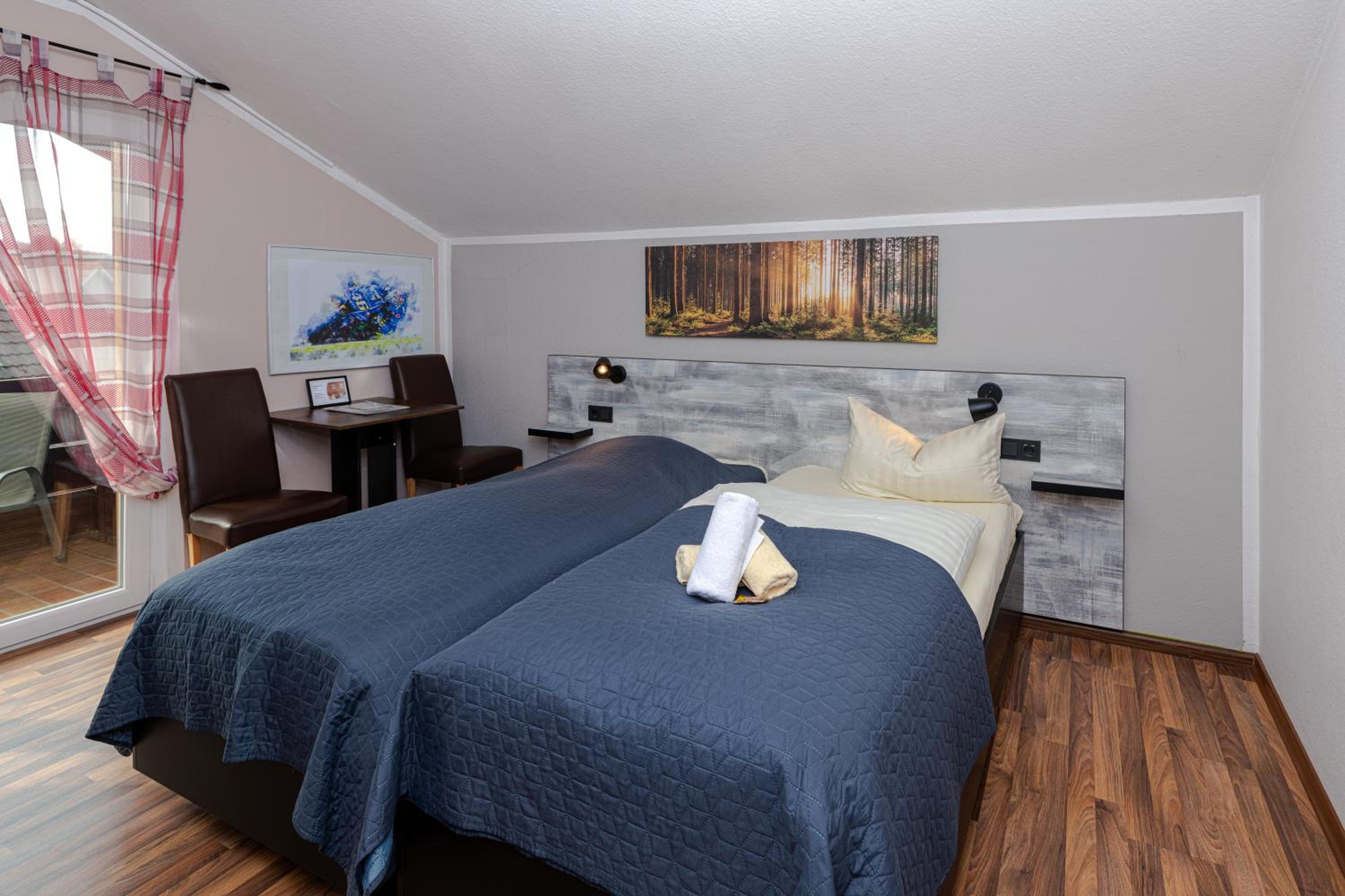Budget Double Room - Photo 3