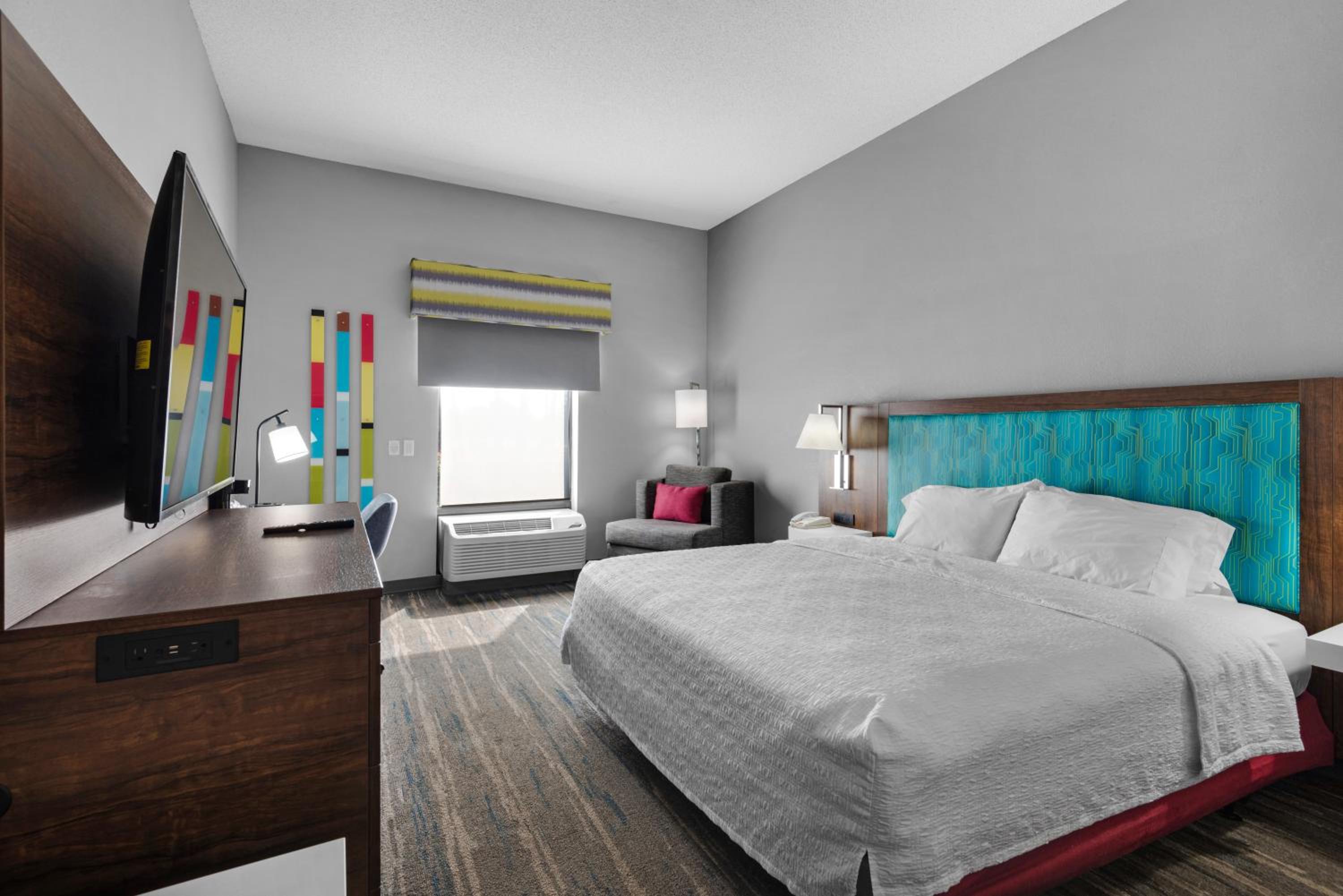 King Room - Non-Smoking - Photo 4
