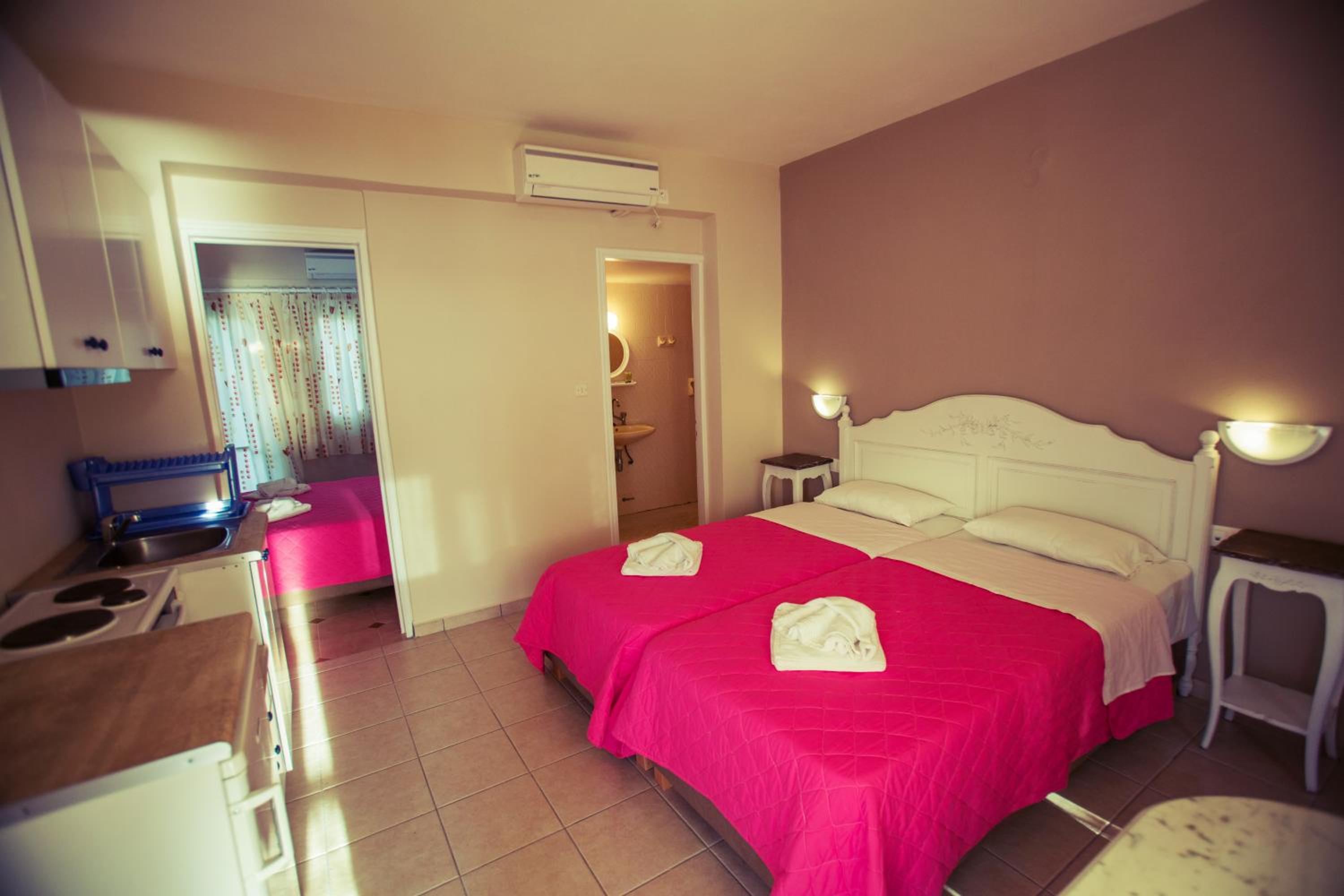 Family One-Bedroom Apartment with Sea View photo 2