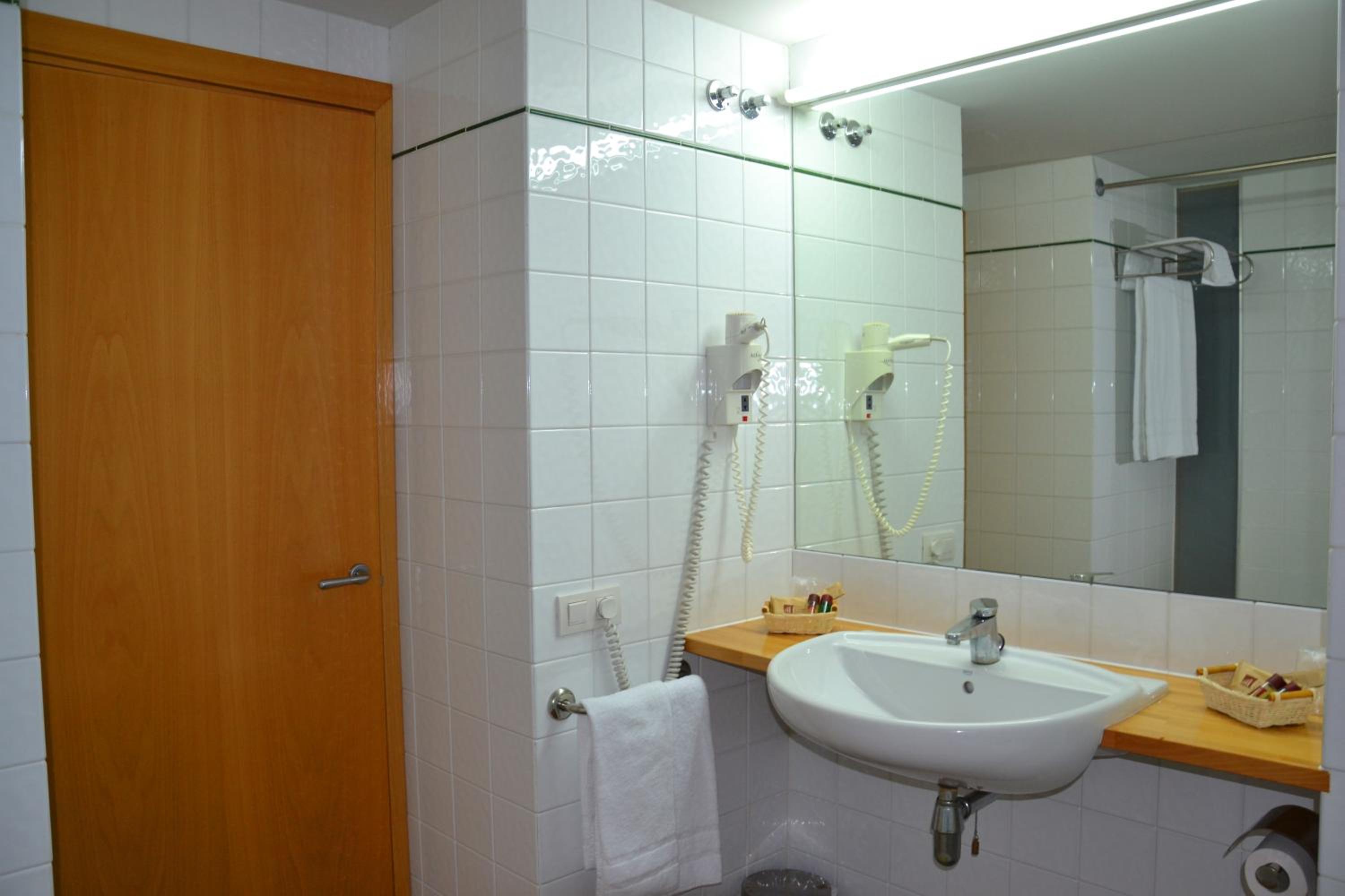 Dos Habitaciones Conectadas (2 Adultos + 2 Niños)