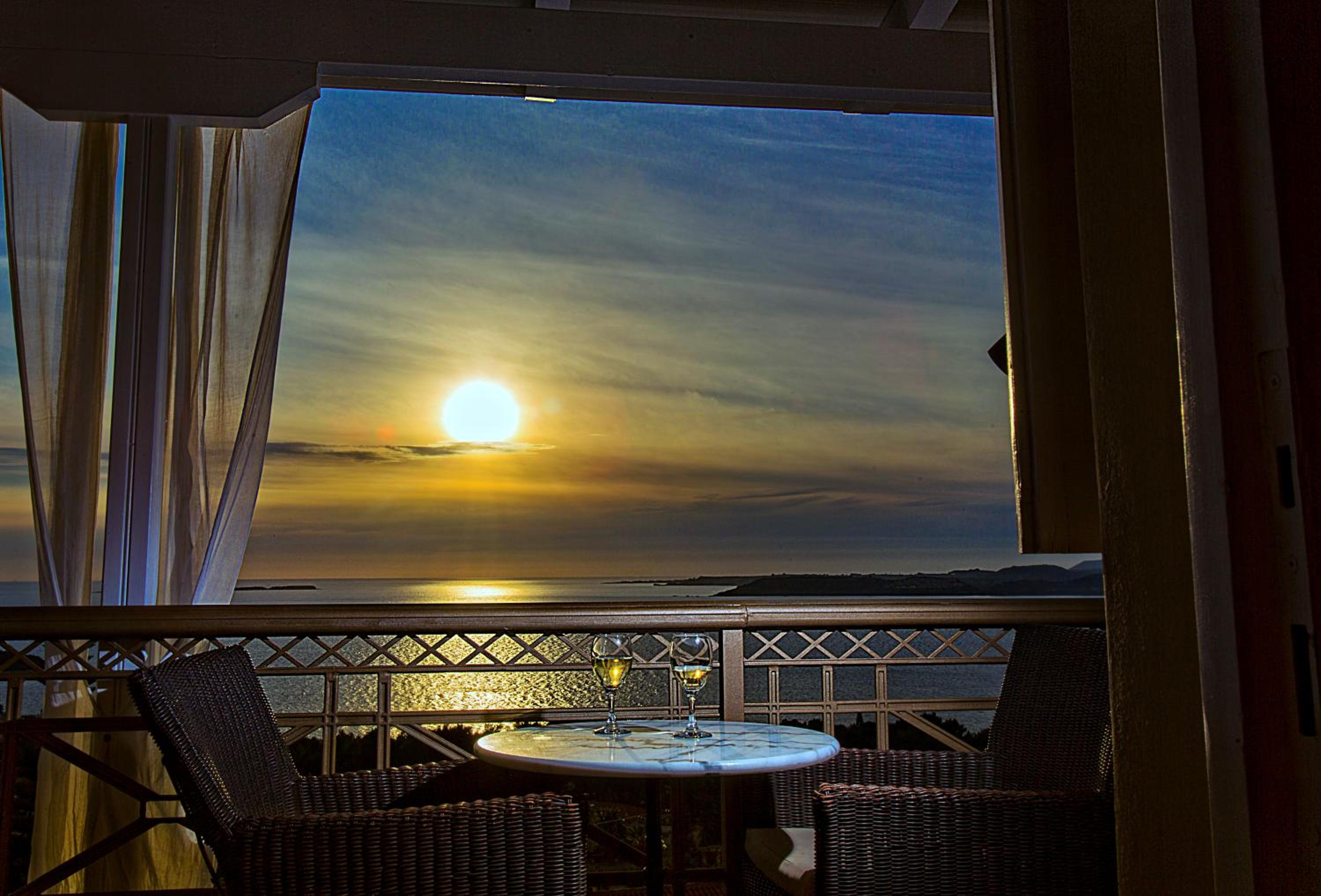 One-Bedroom Apartment with Sea View photo 3