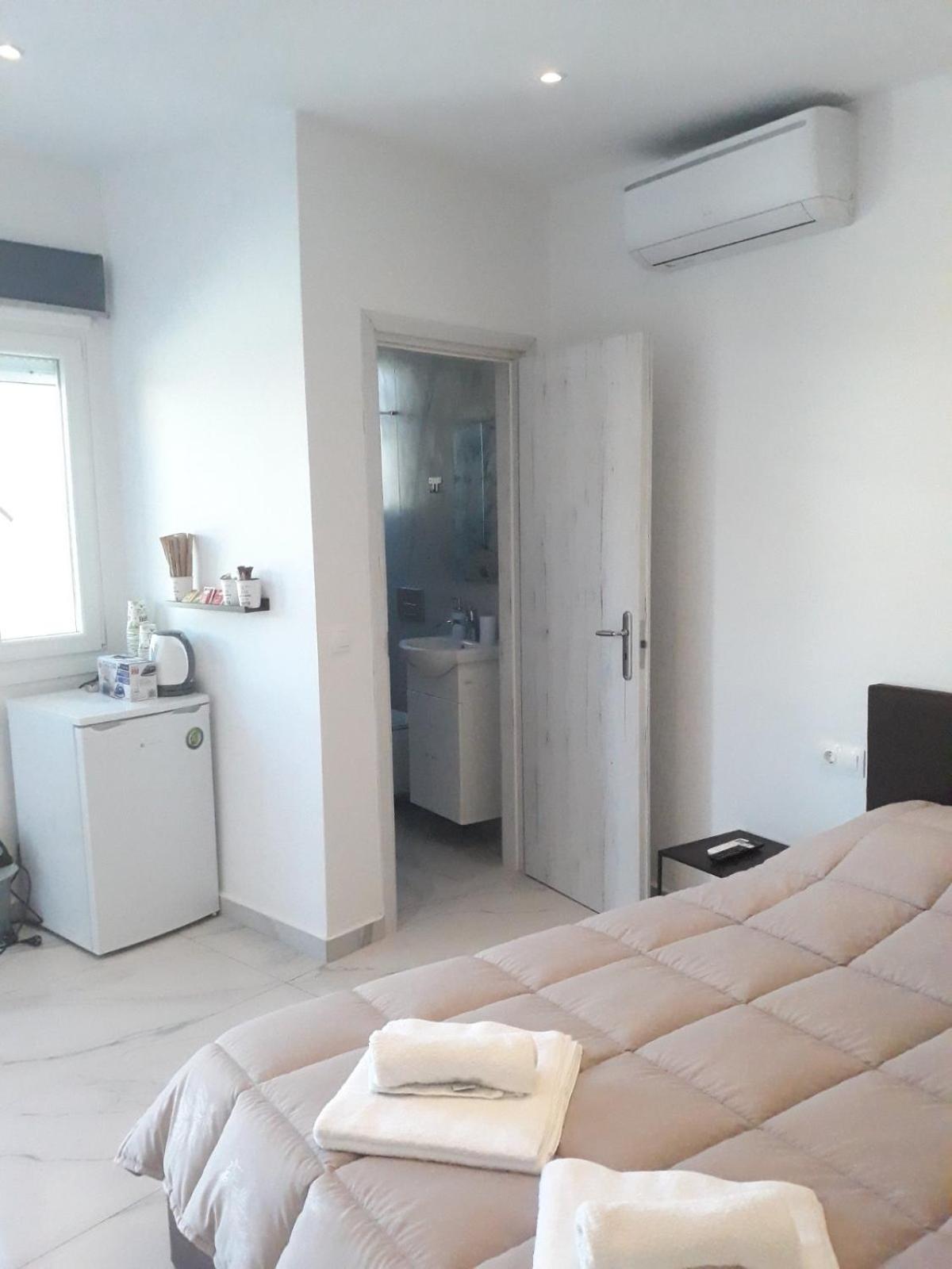 Deluxe Double Room - Photo 10