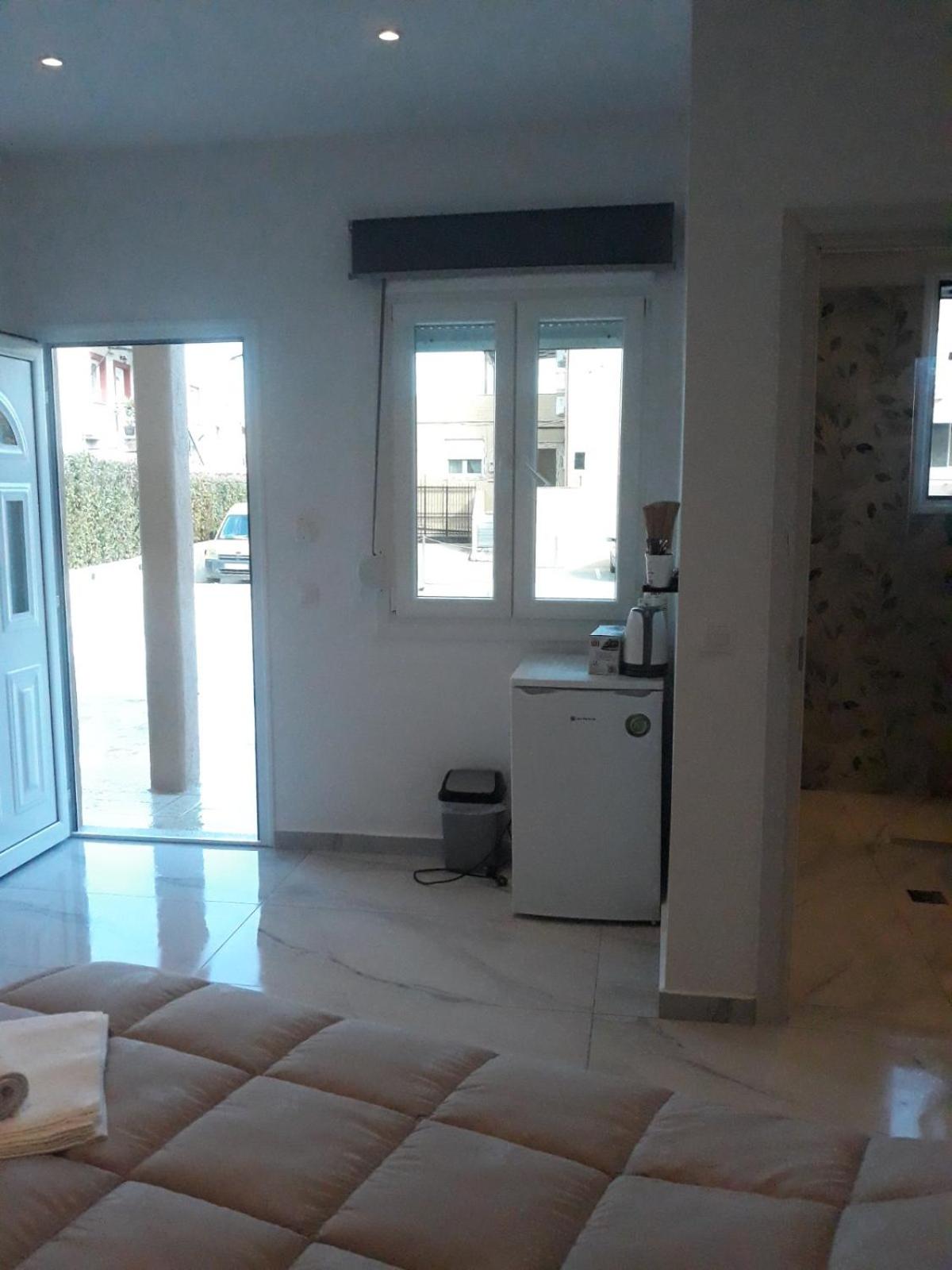 Deluxe Double Room - Photo 11