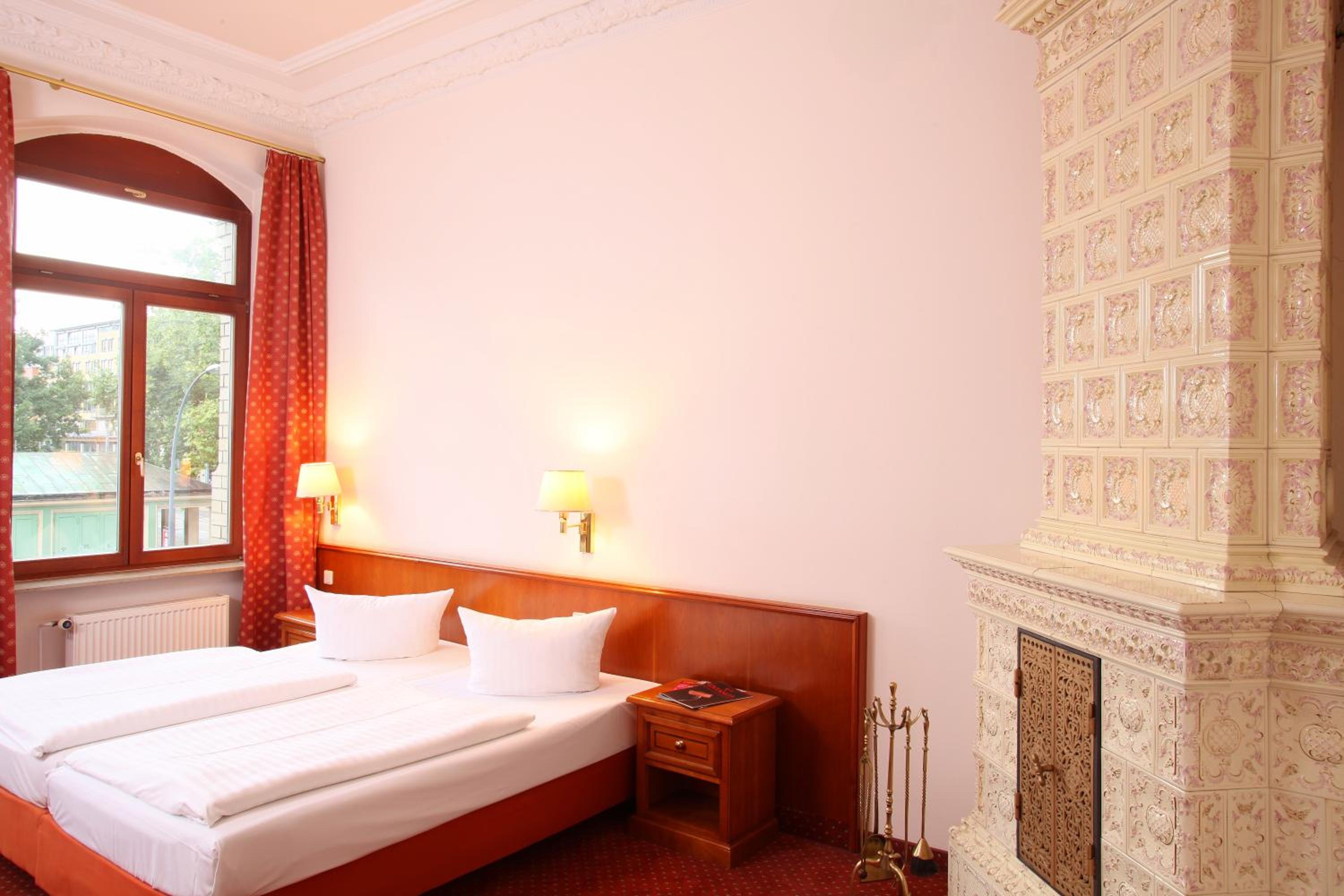 Double or Twin Room - Photo 4