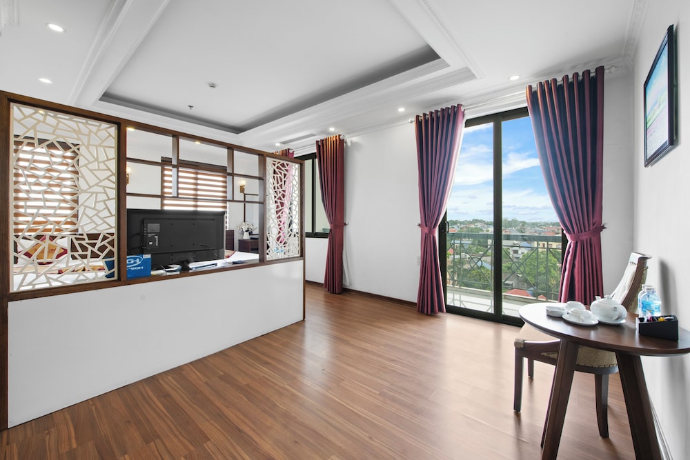 Deluxe Twin Room, 1 Bedroom, Private Bathroom, City View photo 2