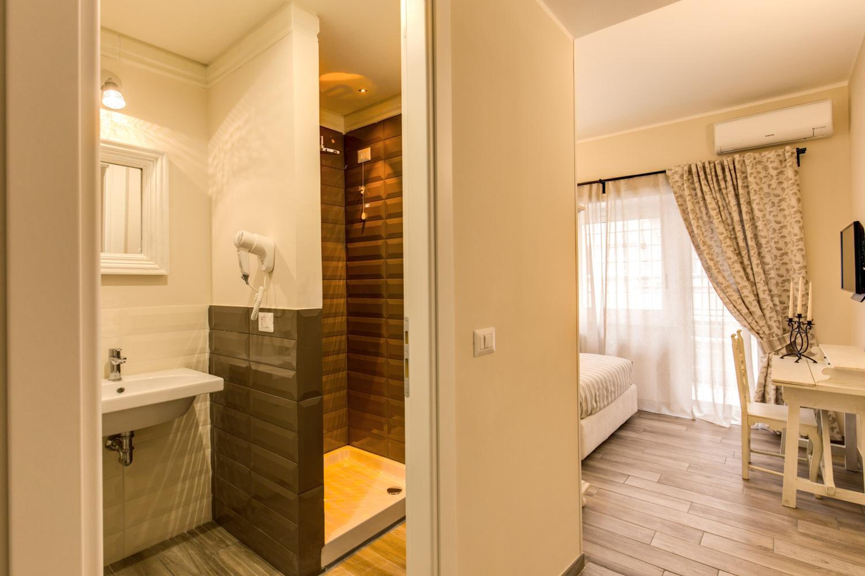 Economy Double Room photo 1