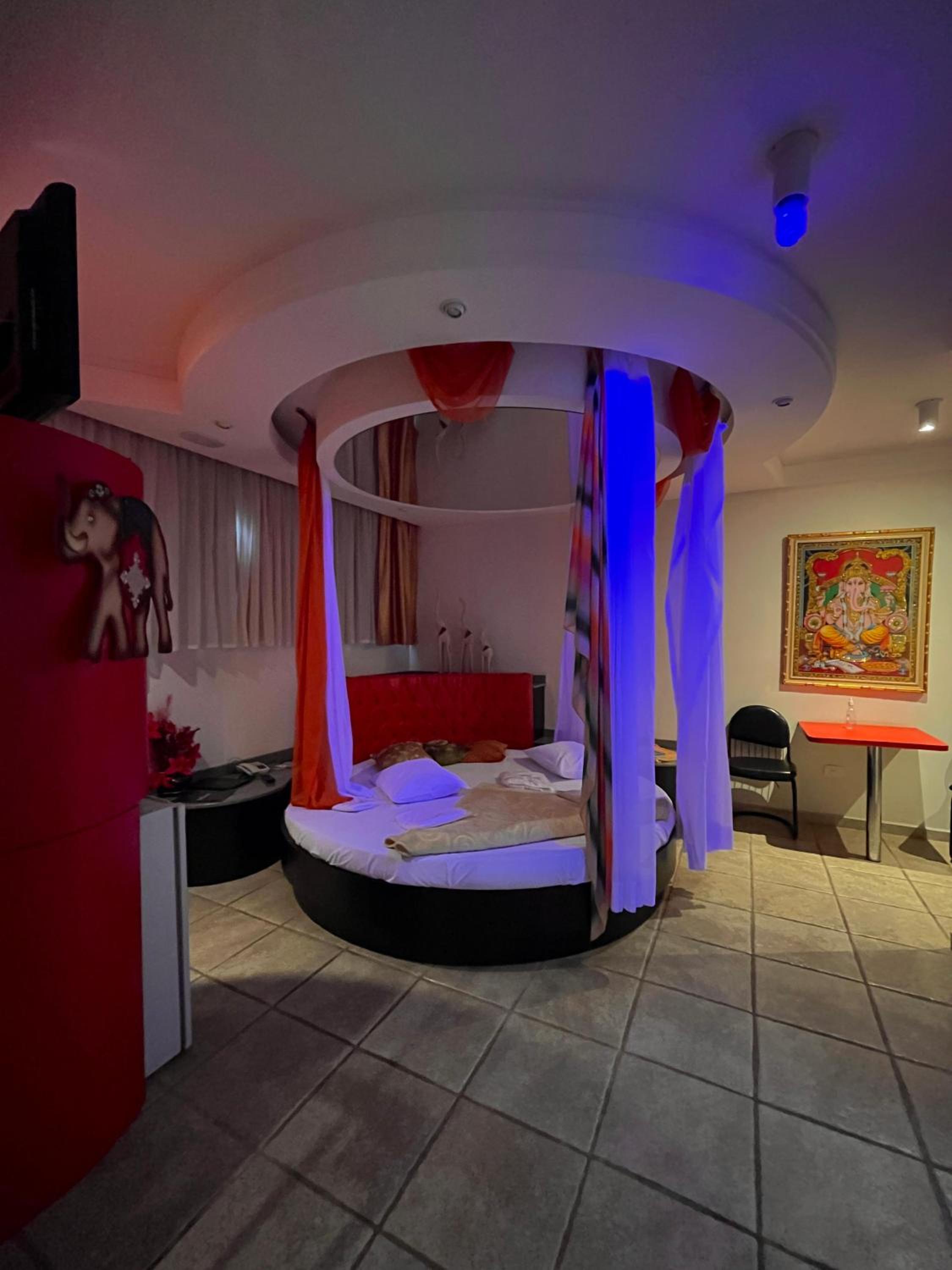 Deluxe Suite with Spa Bath photo 3