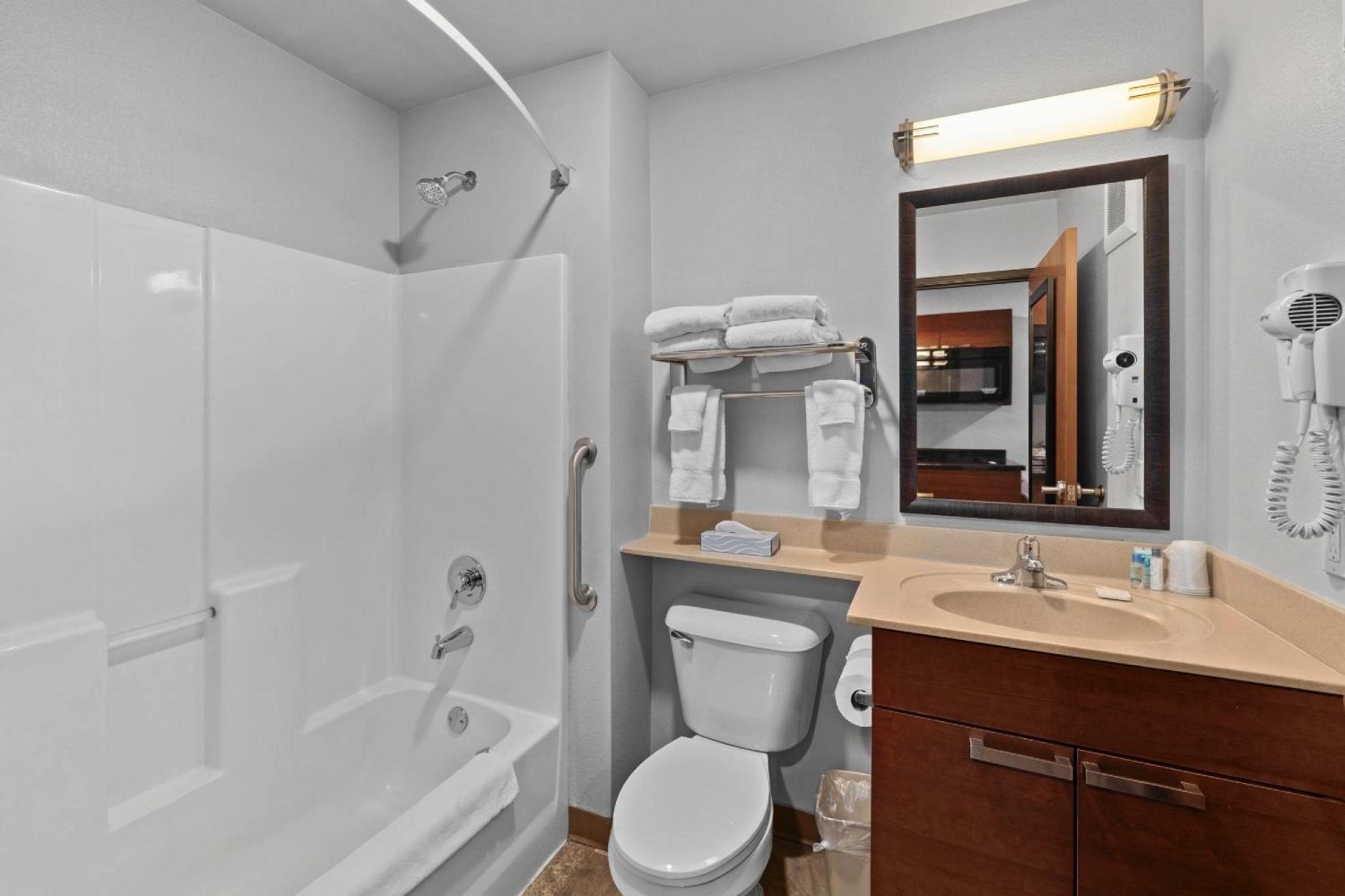 Queen Room/Hearing Accessible - Non Smoking photo 2