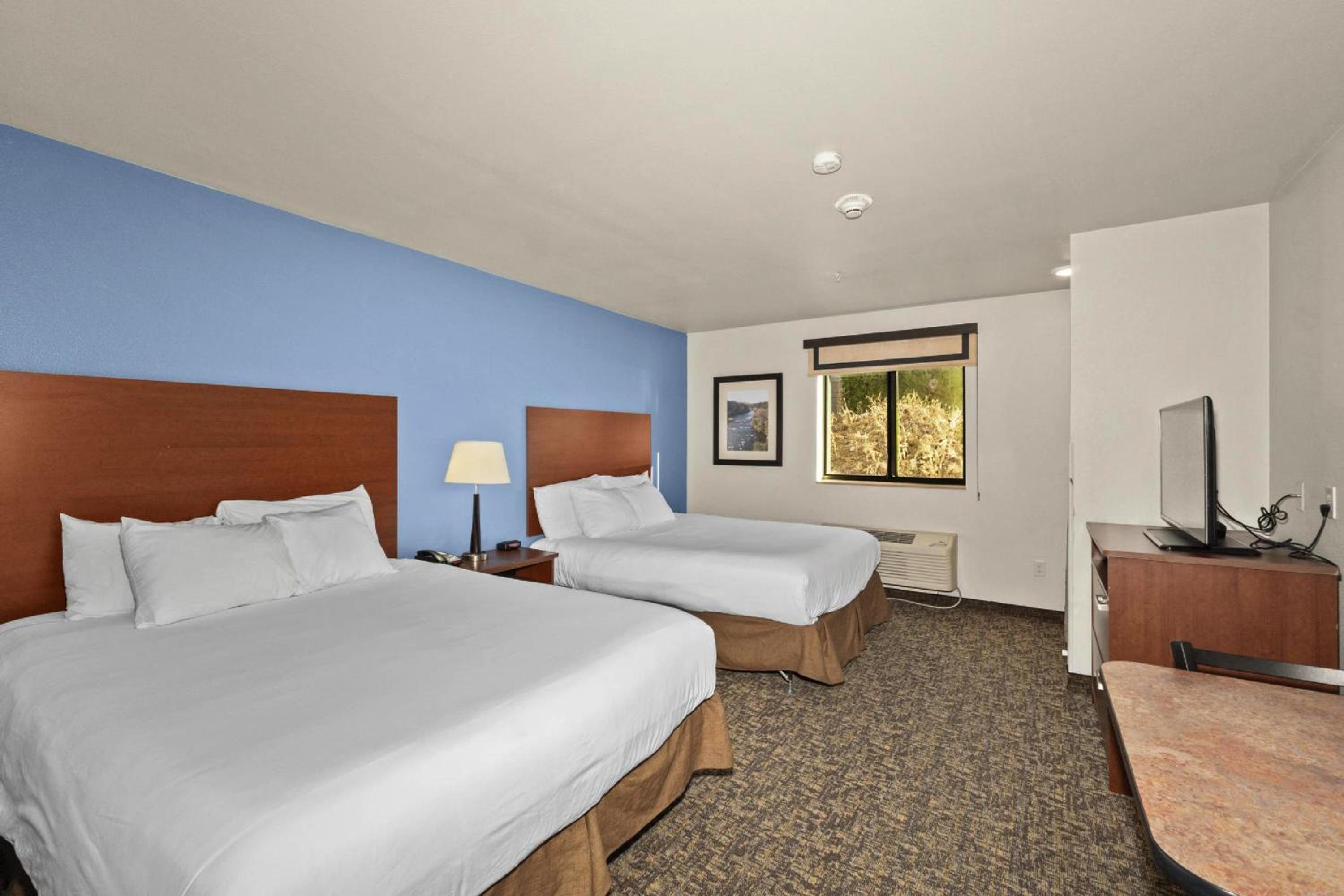 Quadruple Room with Two Queen Beds - Non Smoking/Interior Hall photo 3