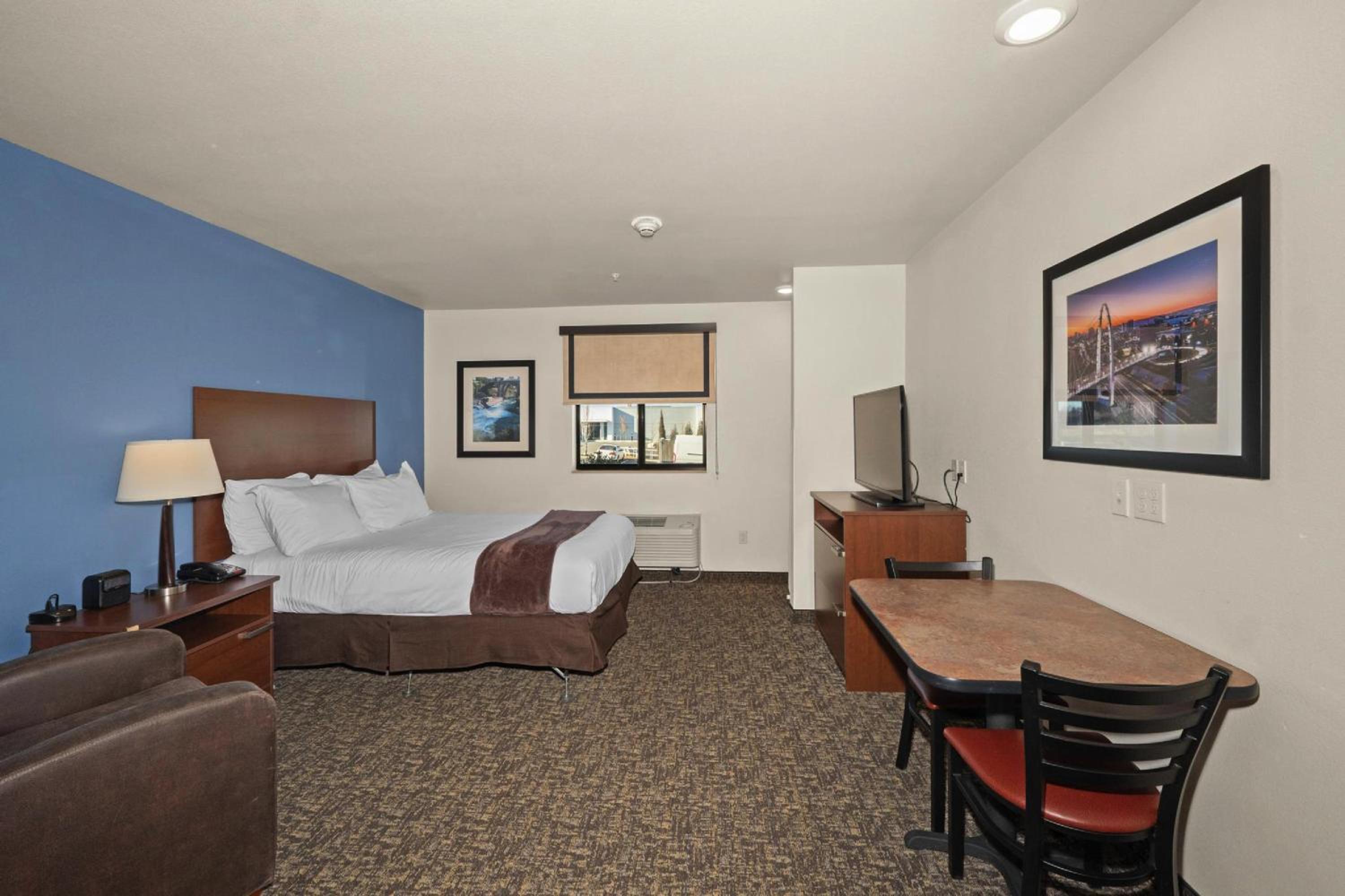 Queen Room/Hearing Accessible - Non Smoking photo 3