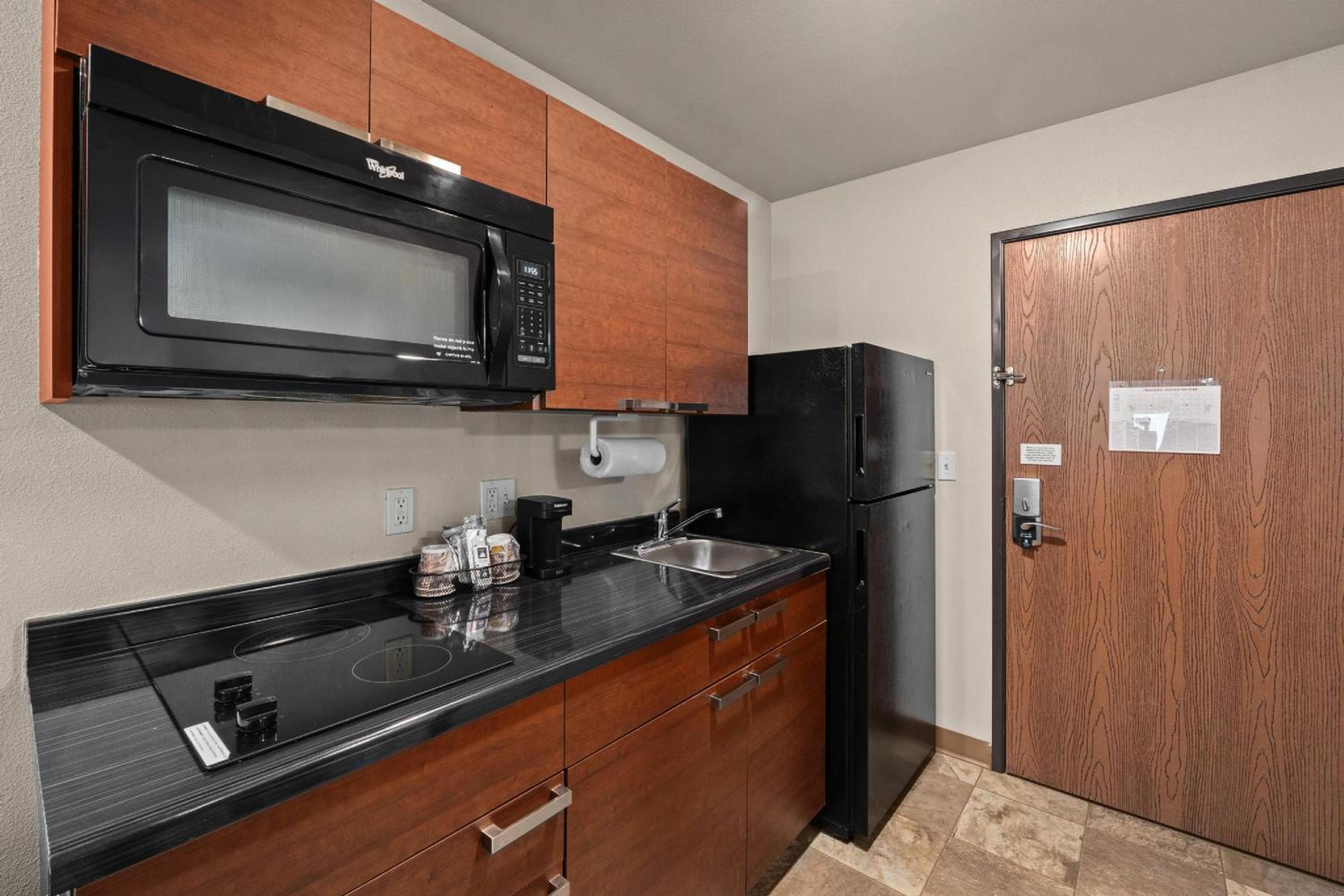 Queen Room/Hearing Accessible - Non Smoking photo 1