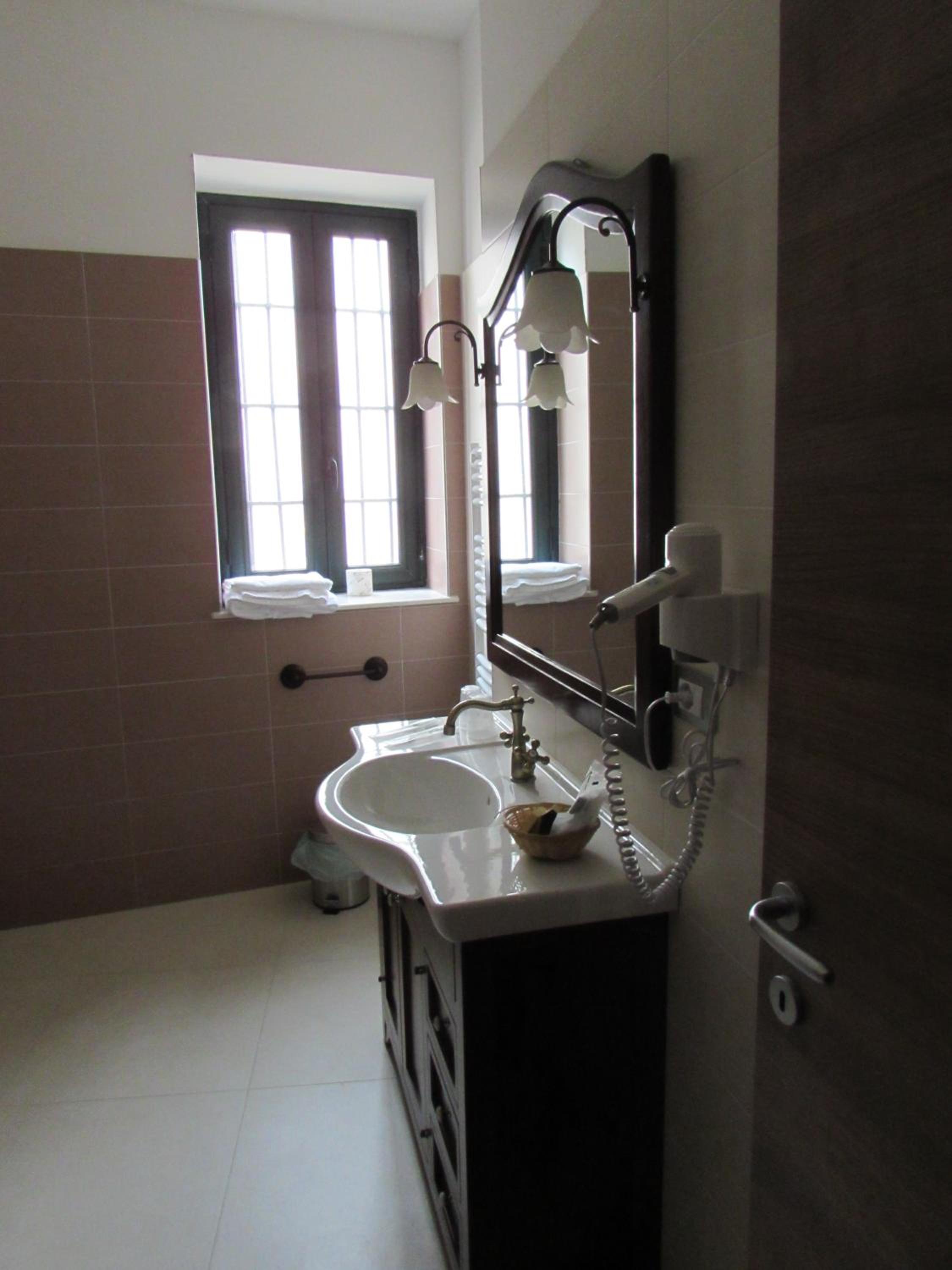 Deluxe Double Room with Balcony photo 2
