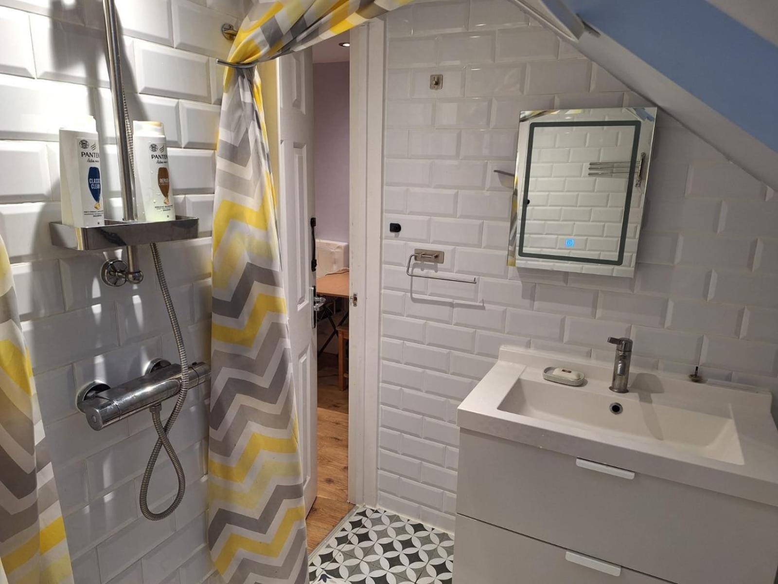 Single Room with Shared Bathroom