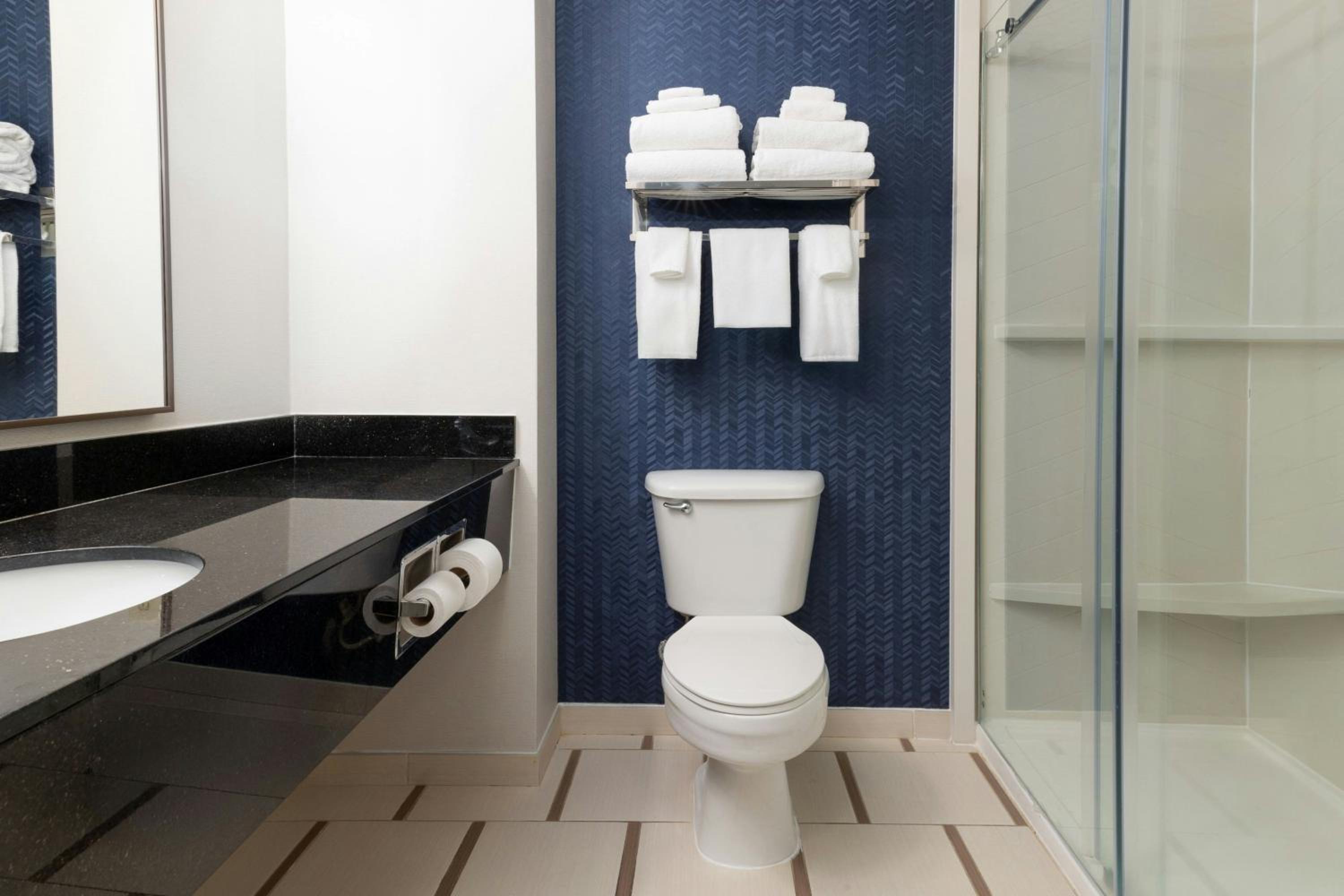 Queen Room with Two Queen Beds and Bathtub - Mobility Access - Photo 4