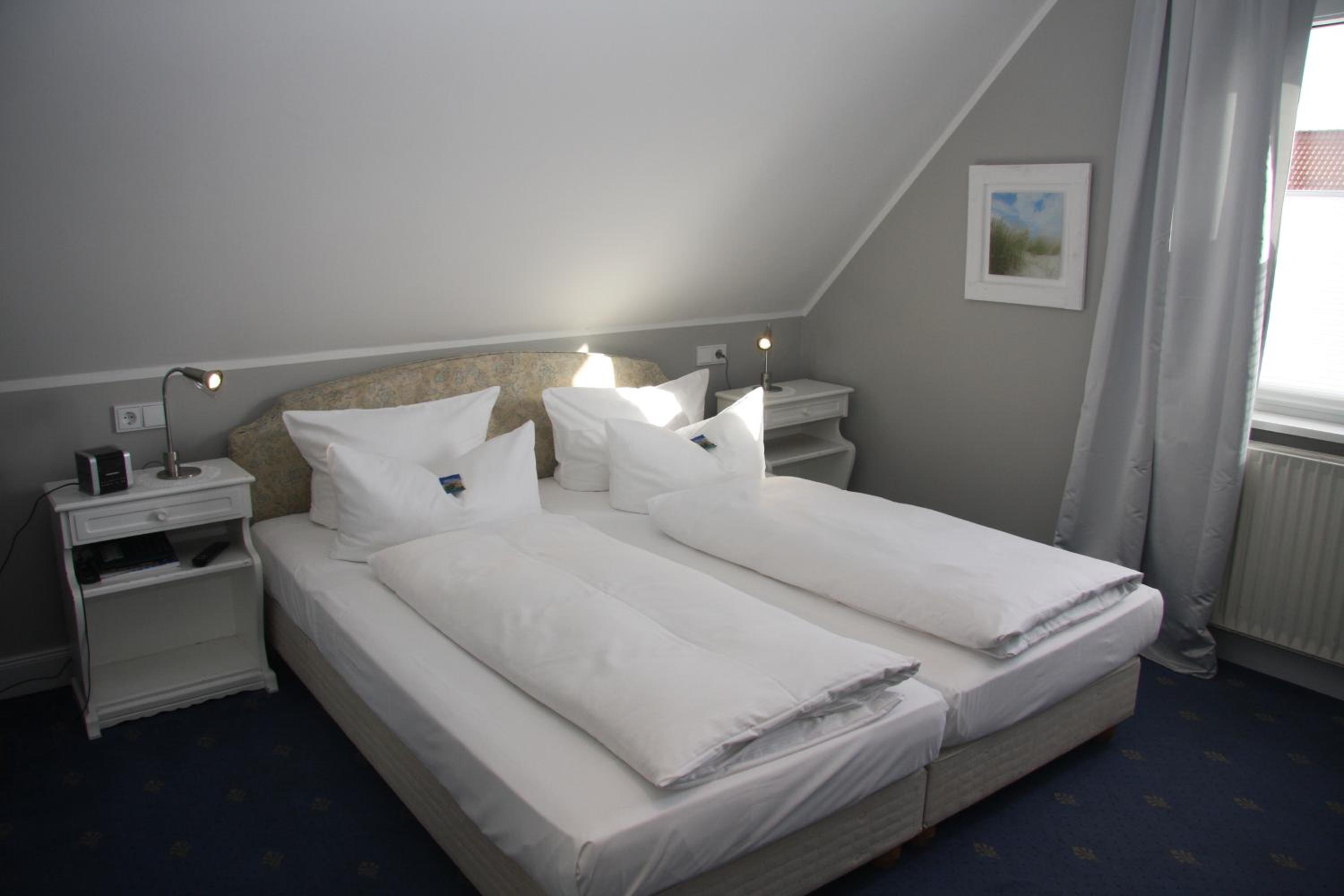 Family Room (3 Adults)