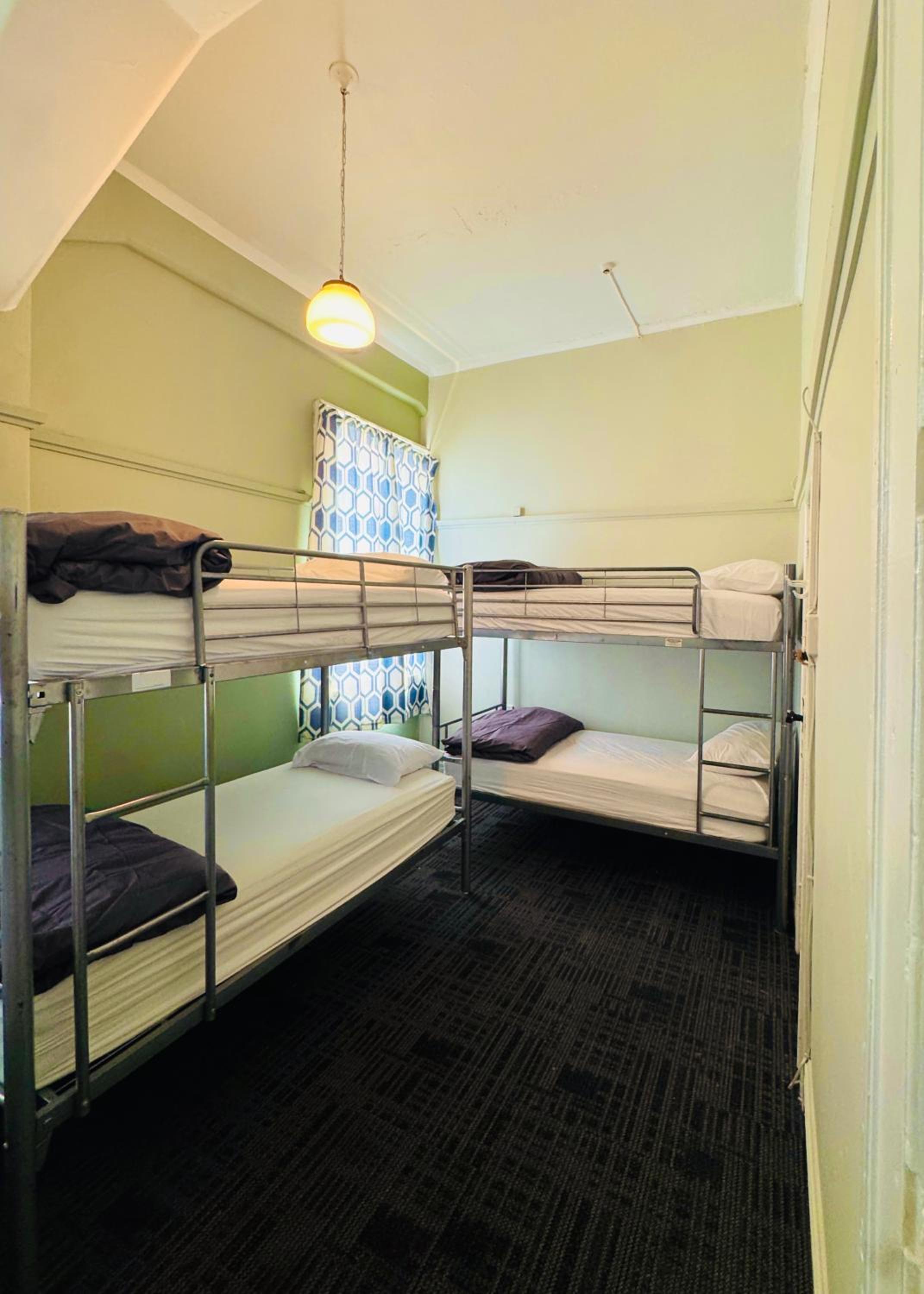 Budget 6-Bed Mixed Dormitory photo 1