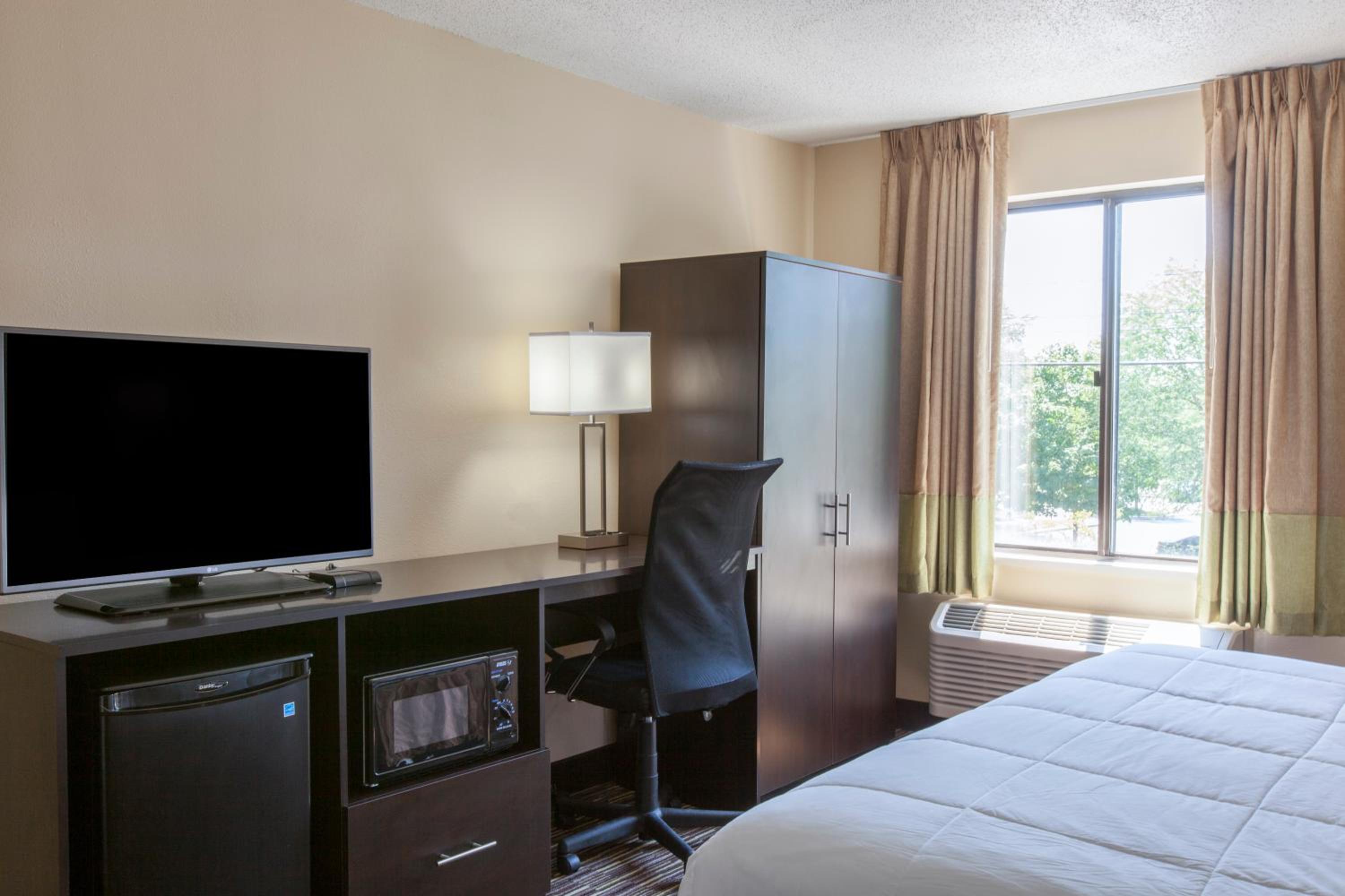 Queen Room - Mobility Access/Non-Smoking photo 1