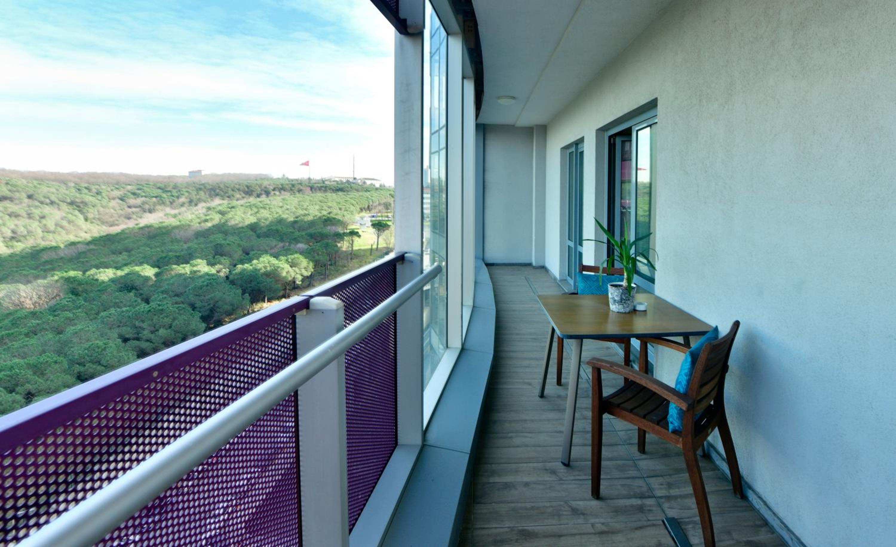 Two-Bedroom Apartment with View photo 3