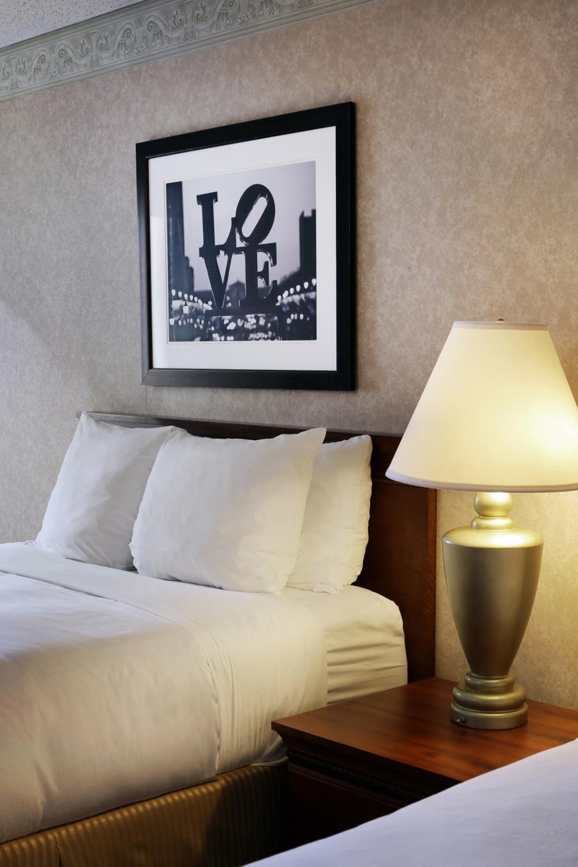 Queen Room with Two Queen Beds - Non-Smoking - Photo 3