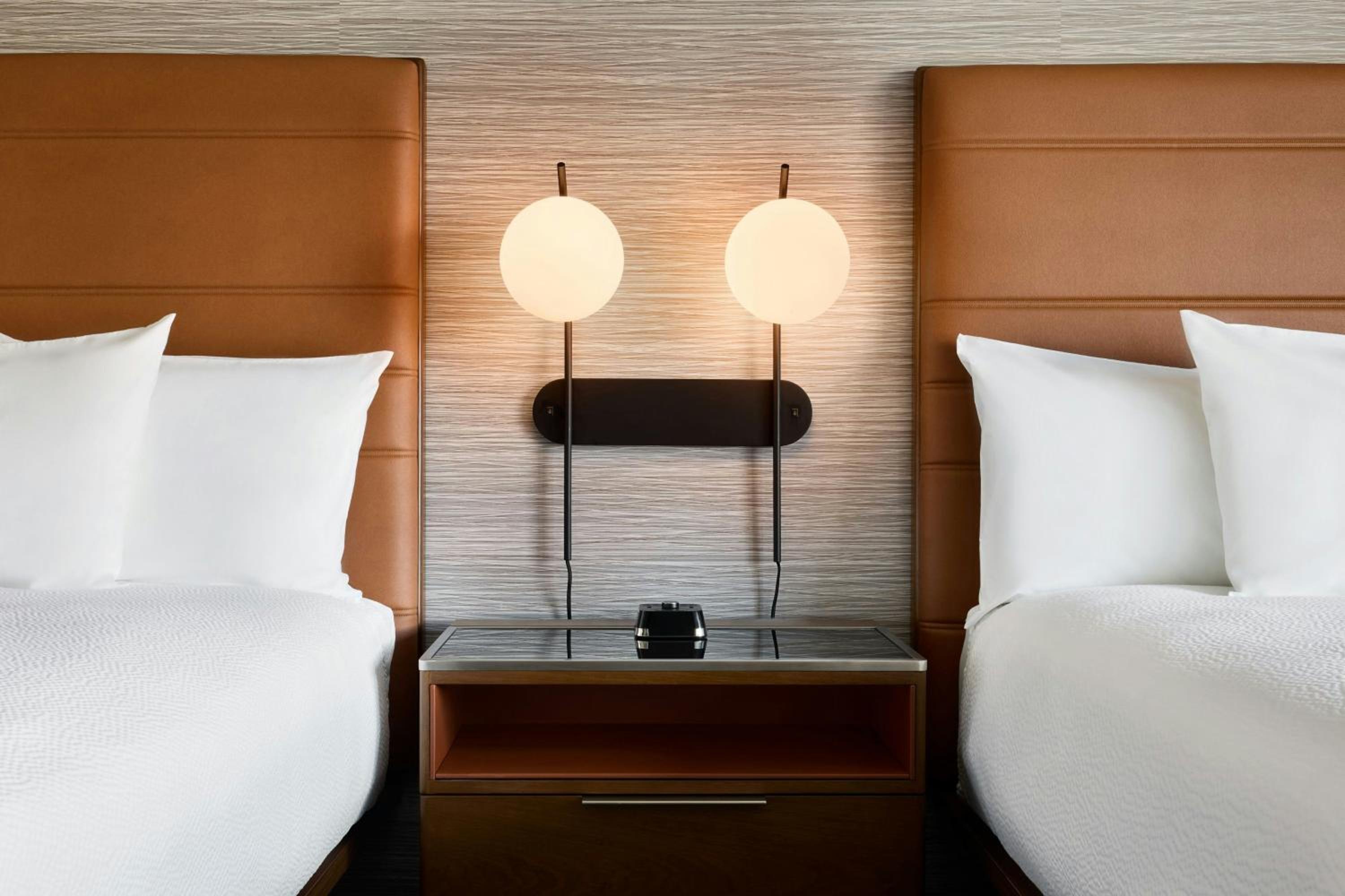 Queen Room with Two Queen Beds - Photo 3